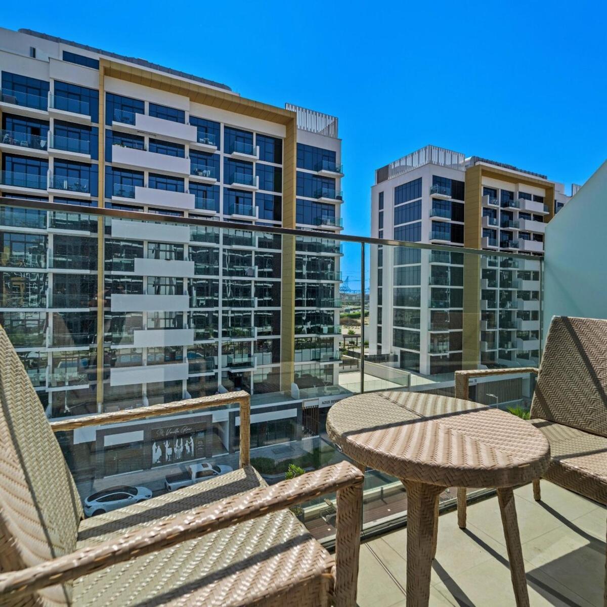 Spacious With Huge Balcony-azizi Riviera *