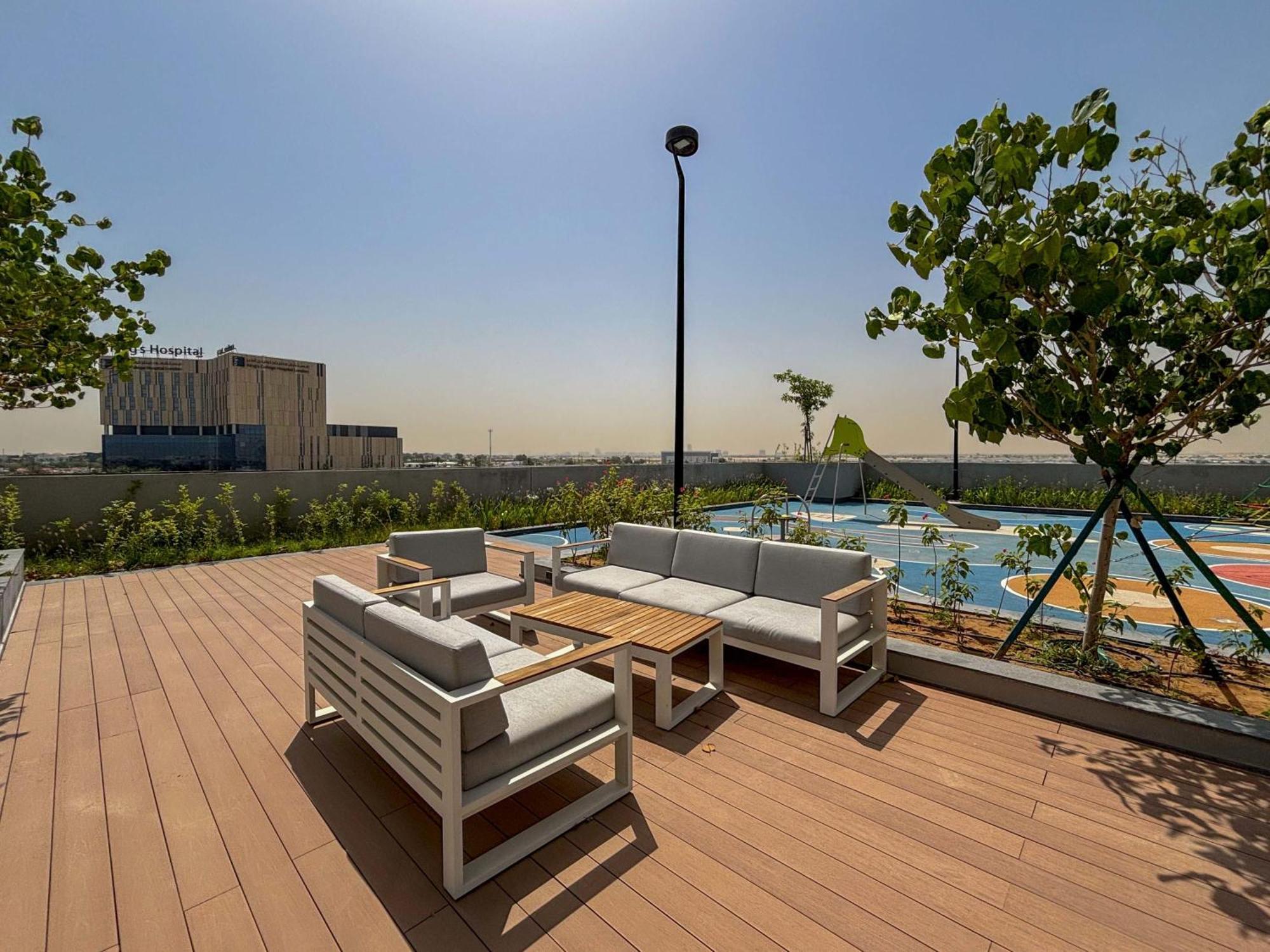 Frank Porter - Prive Apartment Dubai