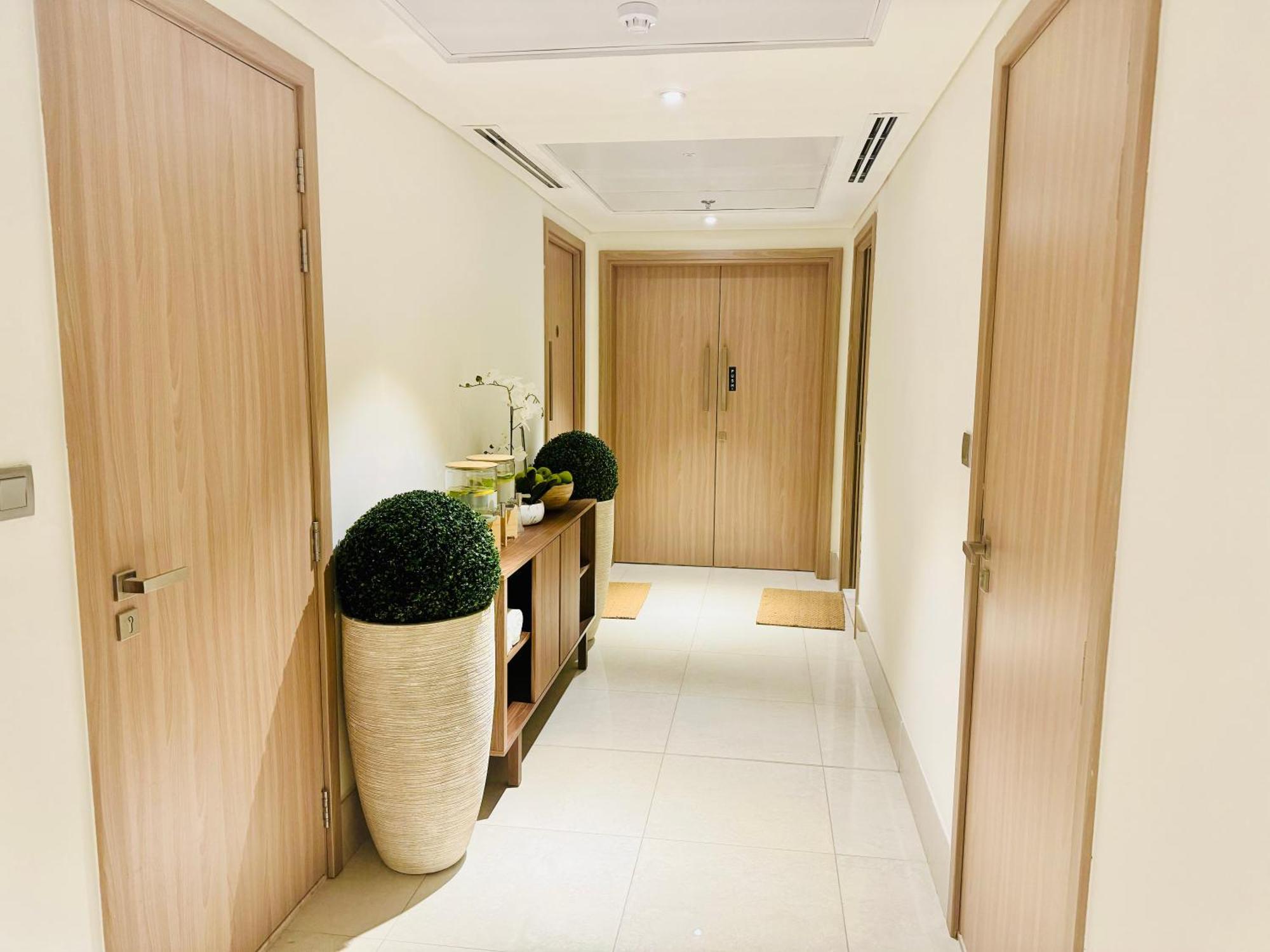 Apartment Farhad Azizi Al Jaddaf Sleek