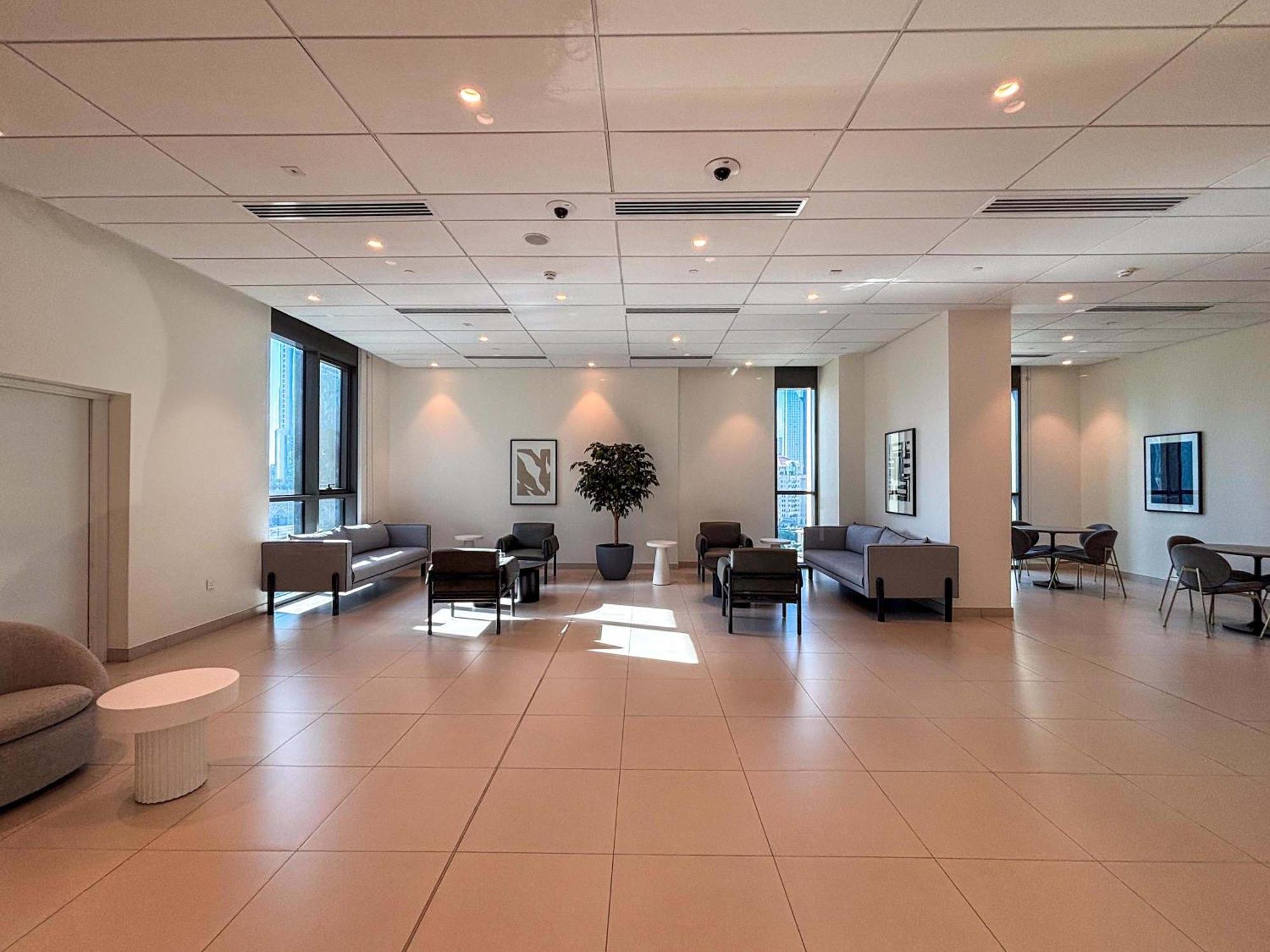 Frank Porter - Downtown Views Apartment