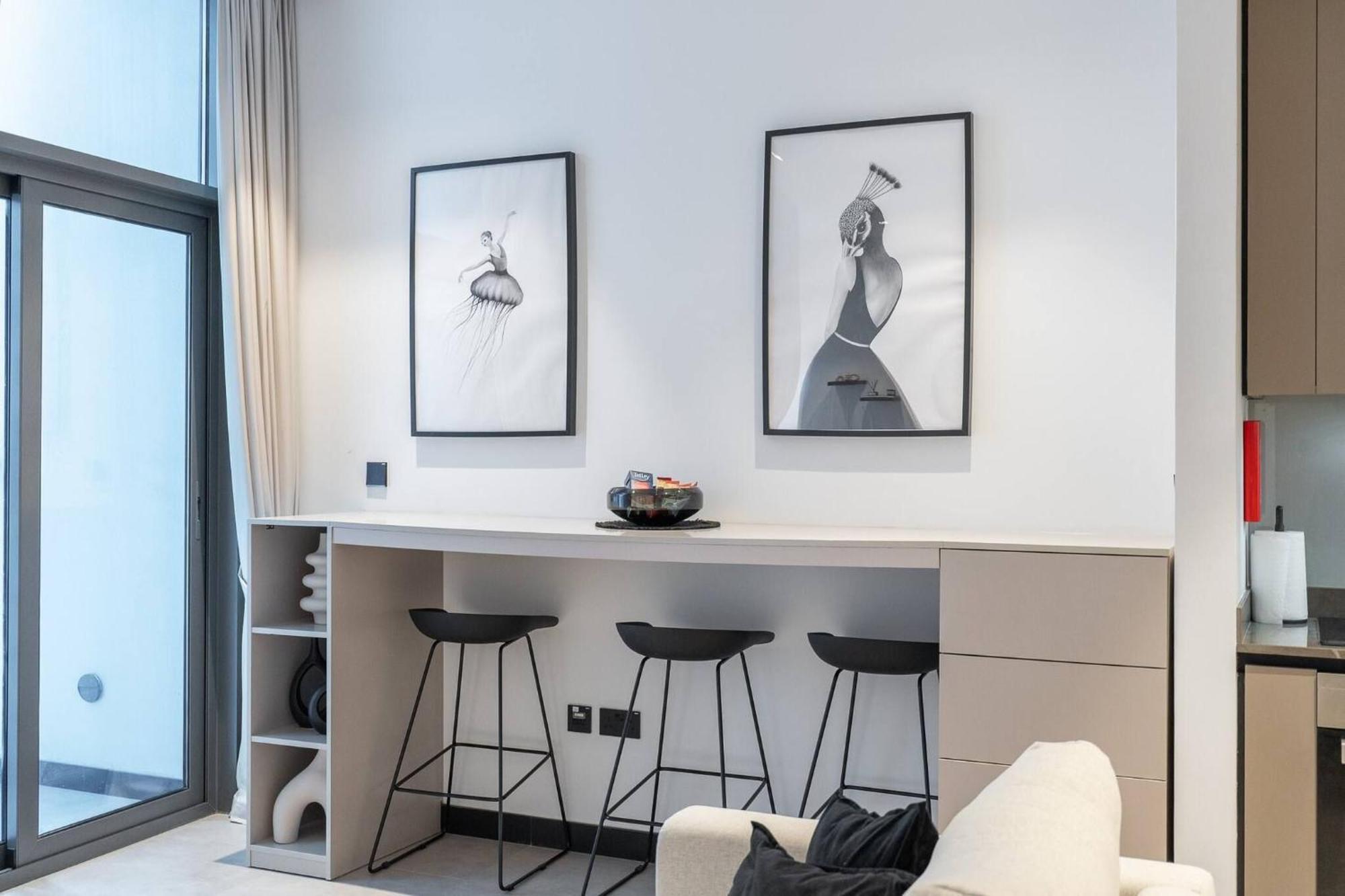Spacious 1bedroom, Burj Views, Infinity Pool Jacuzzi * Dubai