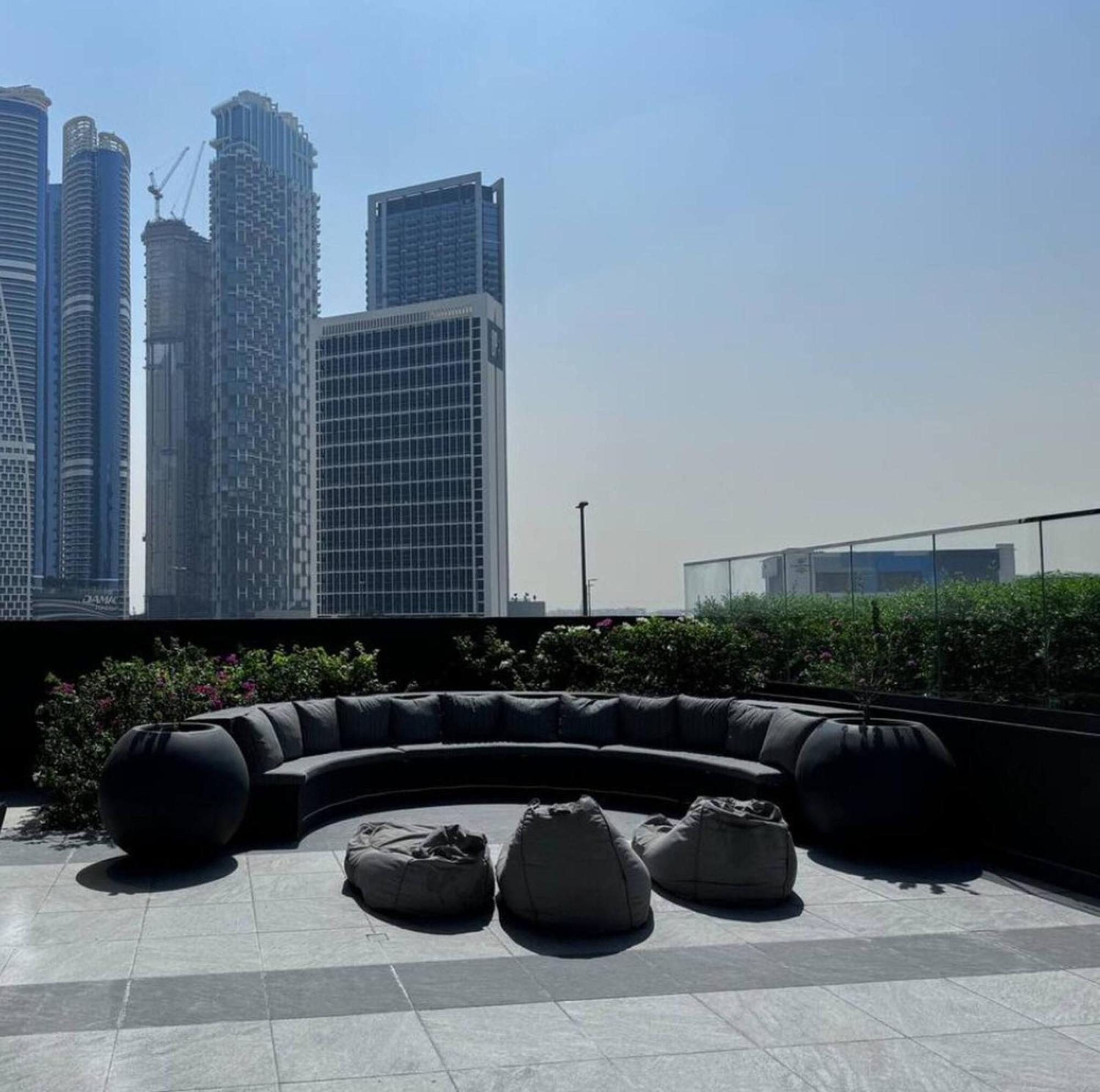 Apartment Spacious 1bedroom, Burj Views, Infinity Pool Jacuzzi *