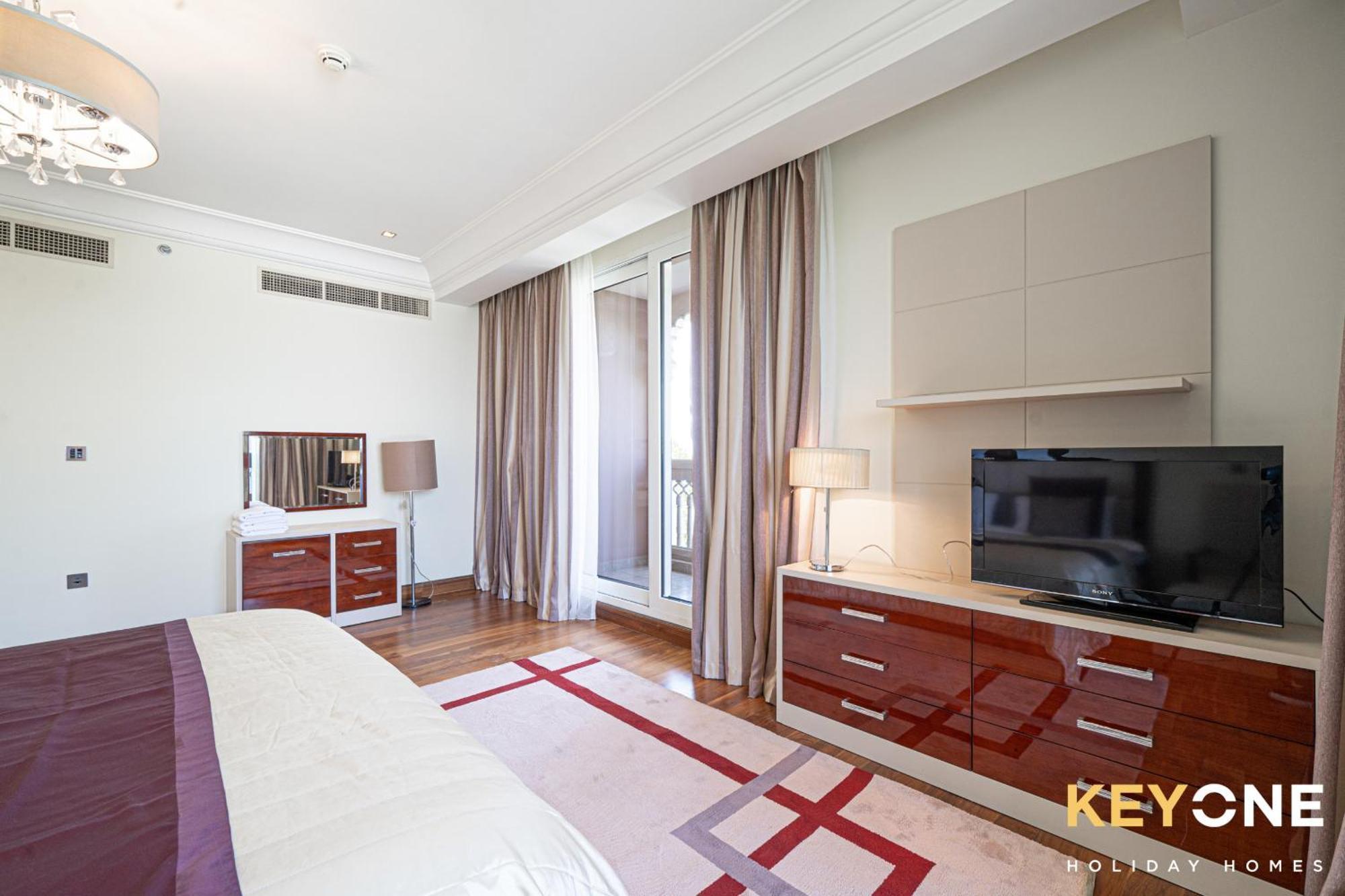 Grandeur Living 2br Maid With Access Apartment
