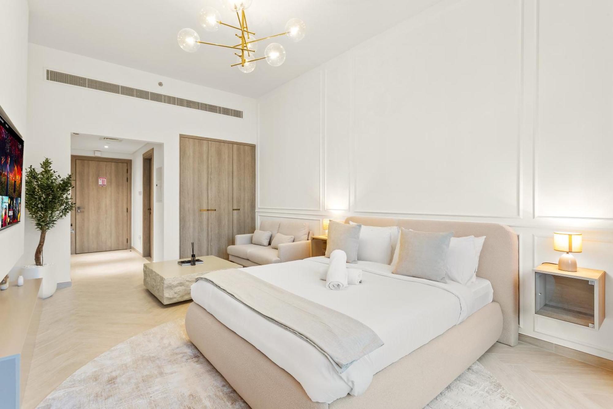 Spacious In Jvc With Balcony & Direct Pool Access * Dubai