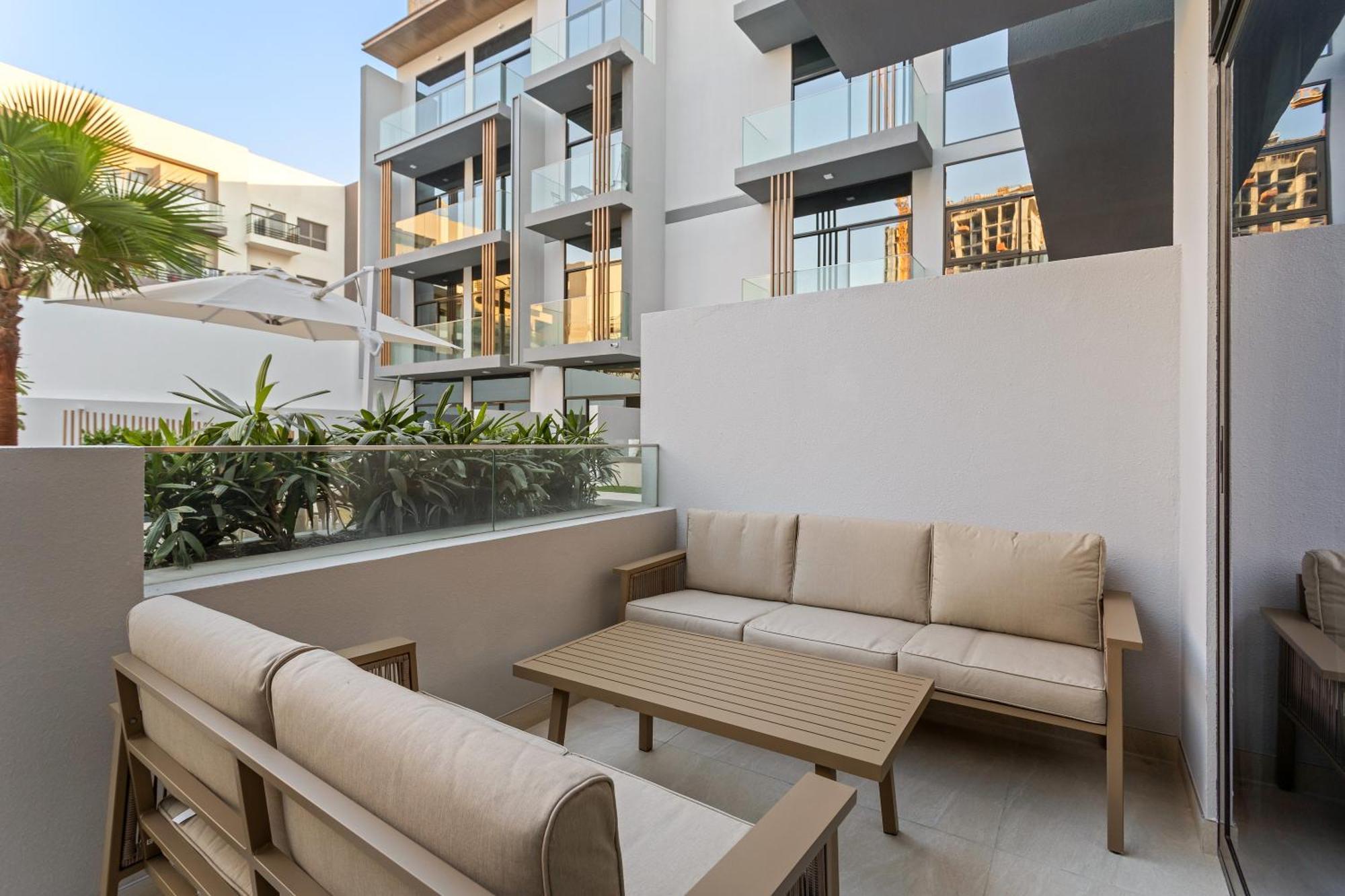 Apartment Spacious In Jvc With Balcony & Direct Pool Access