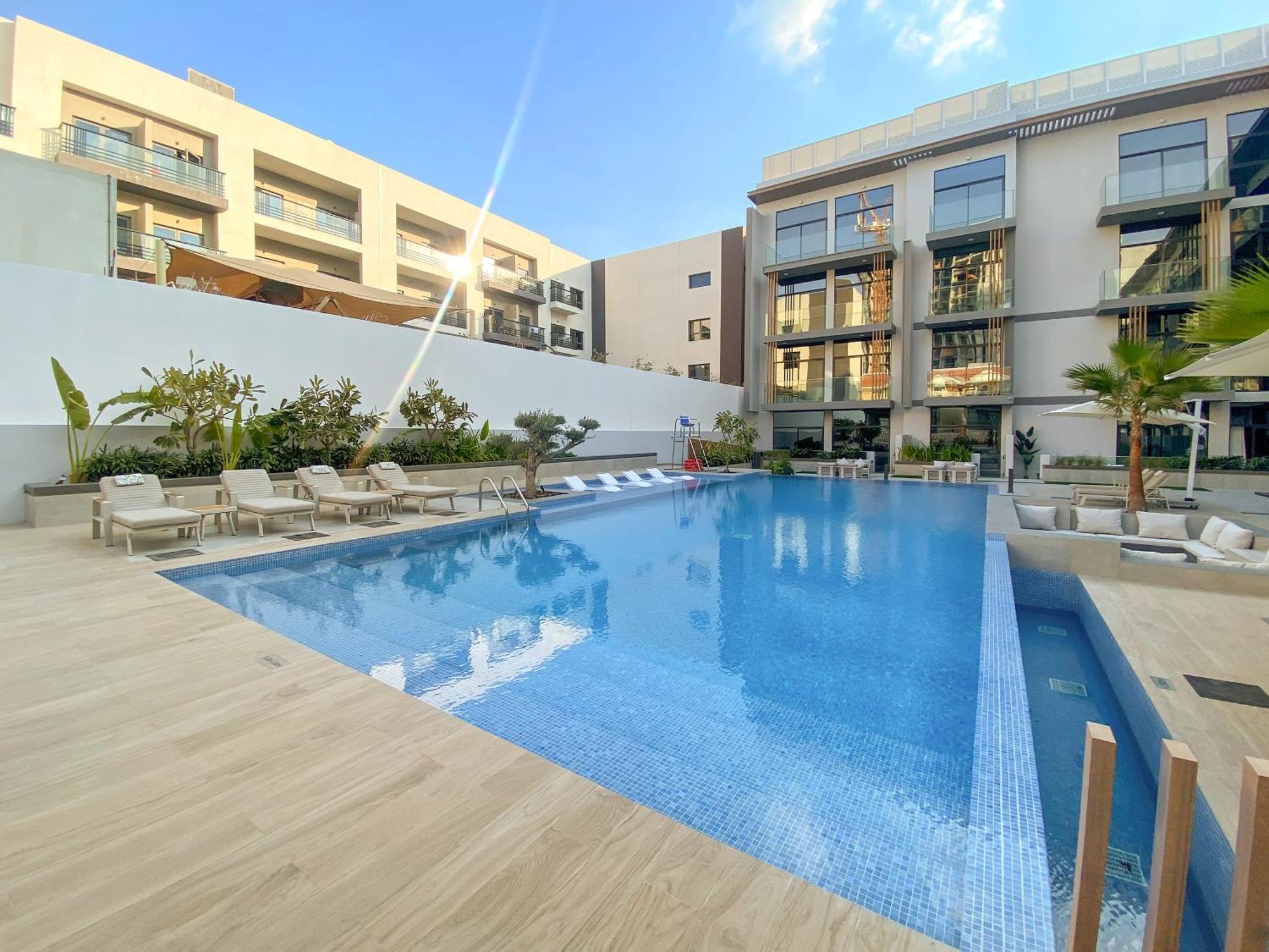 Apartment Spacious In Jvc With Balcony & Direct Pool Access *