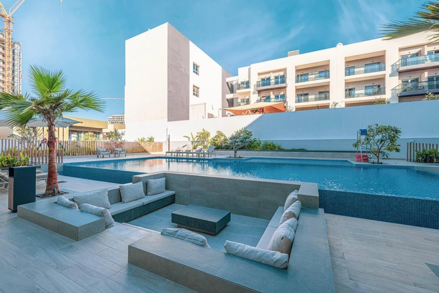 Spacious In Jvc With Balcony & Direct Pool Access Apartment *