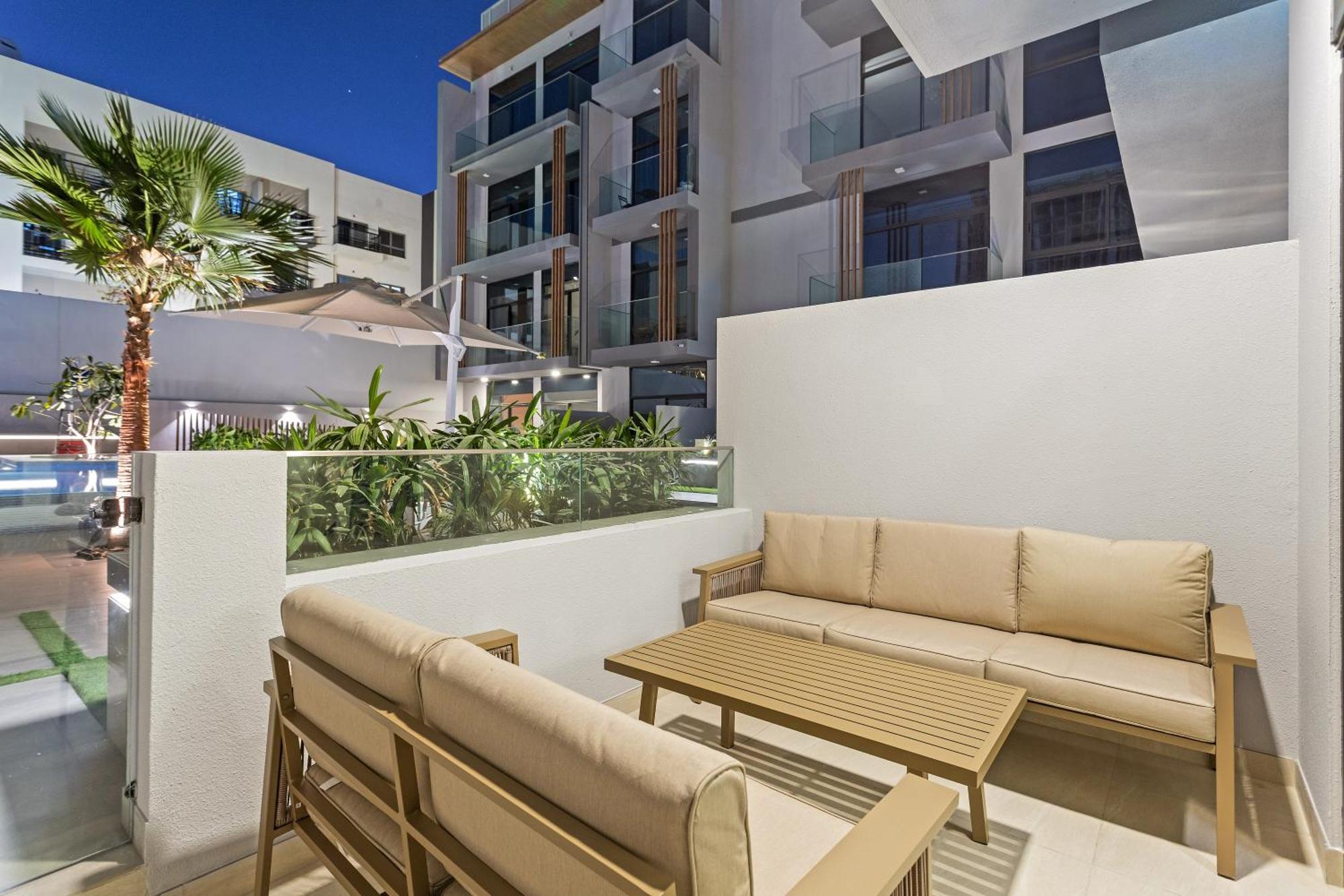 Spacious In Jvc With Balcony & Direct Pool Access Dubai