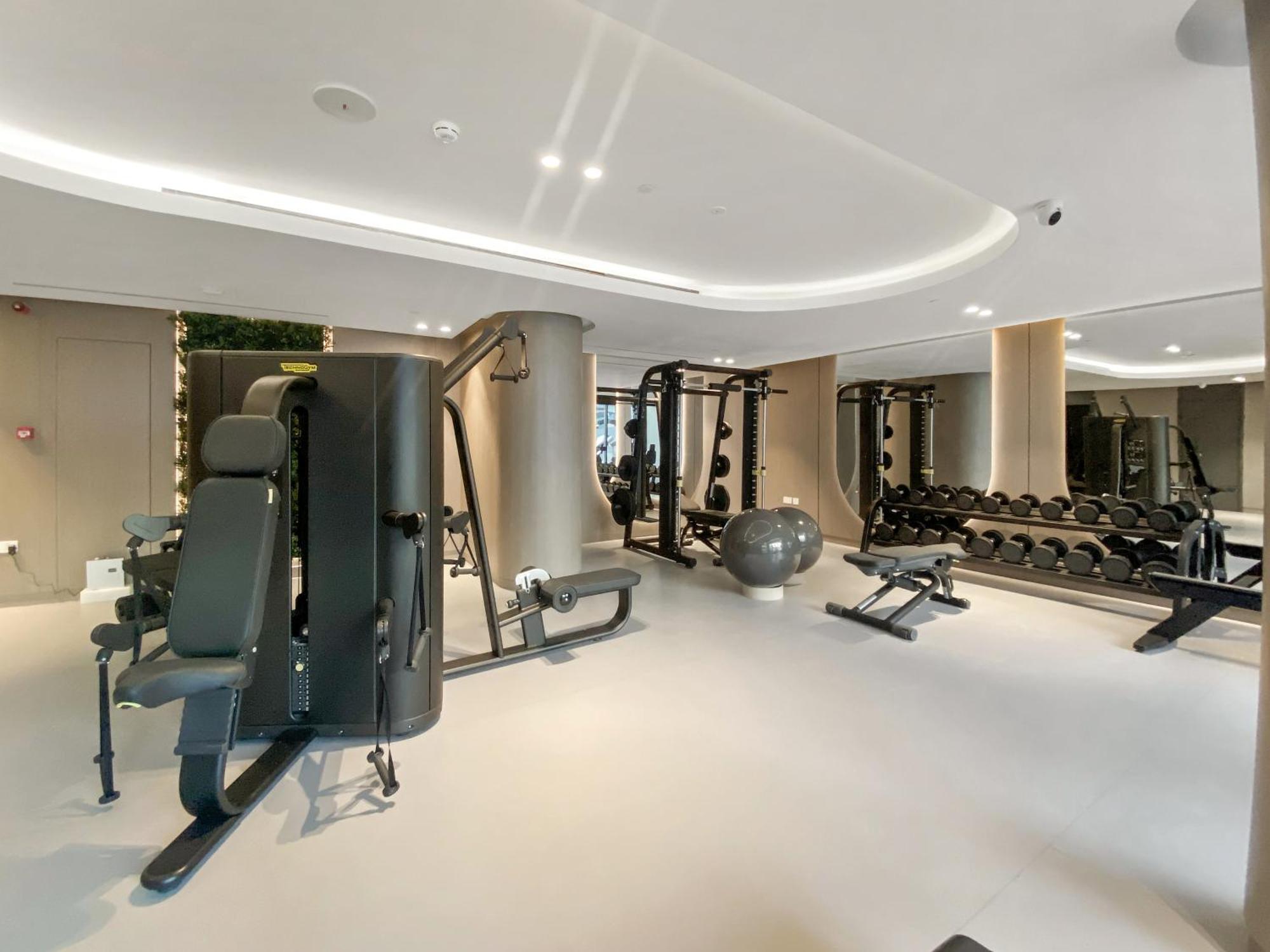 Apartment Spacious In Jvc With Balcony & Direct Pool Access