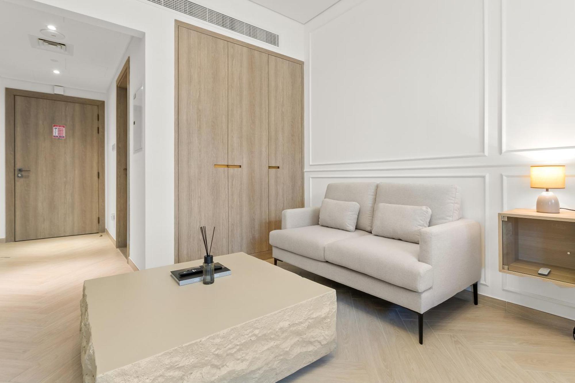 Apartment Spacious In Jvc With Balcony & Direct Pool Access *