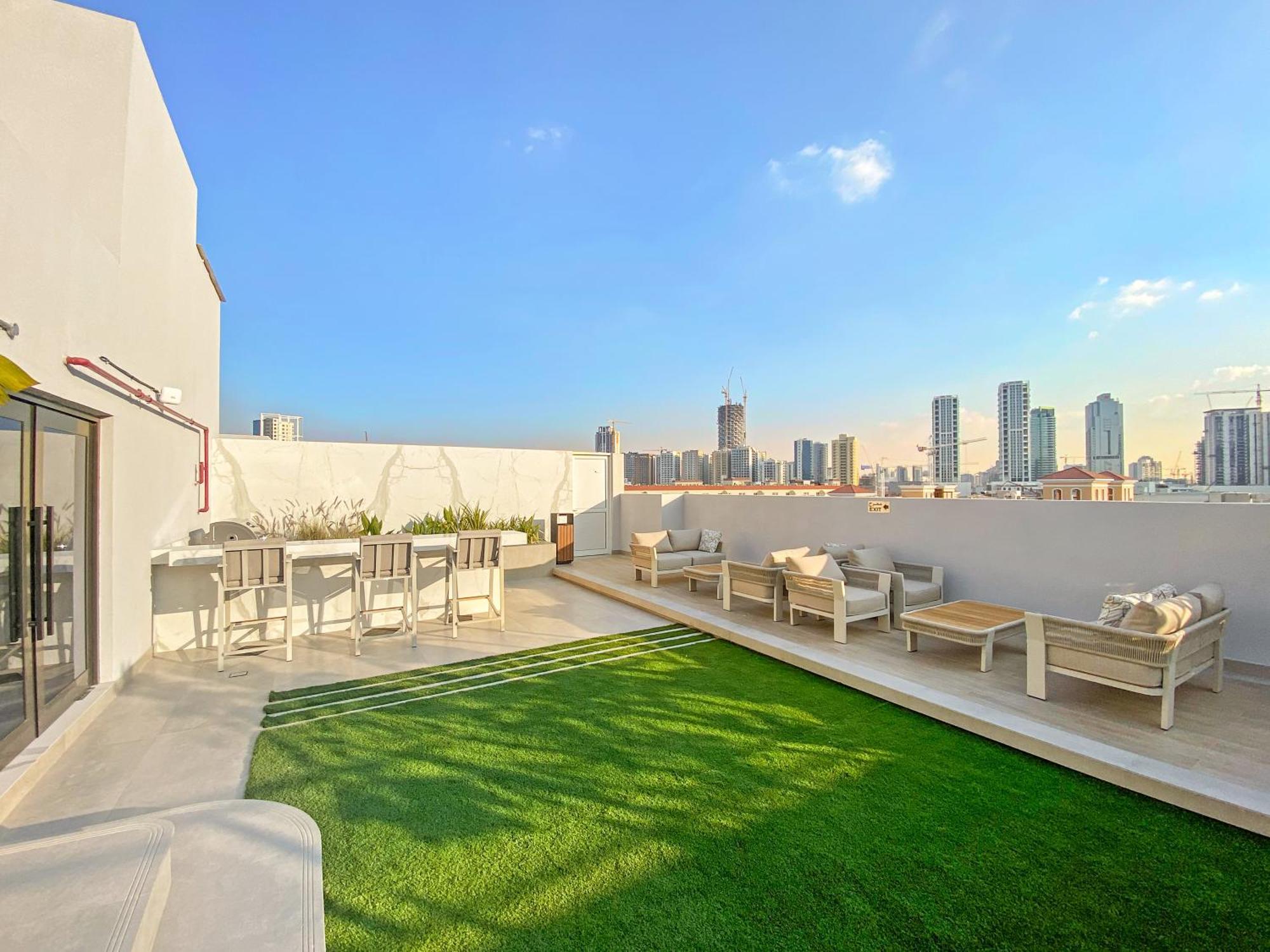 Spacious In Jvc With Balcony & Direct Pool Access * Dubai