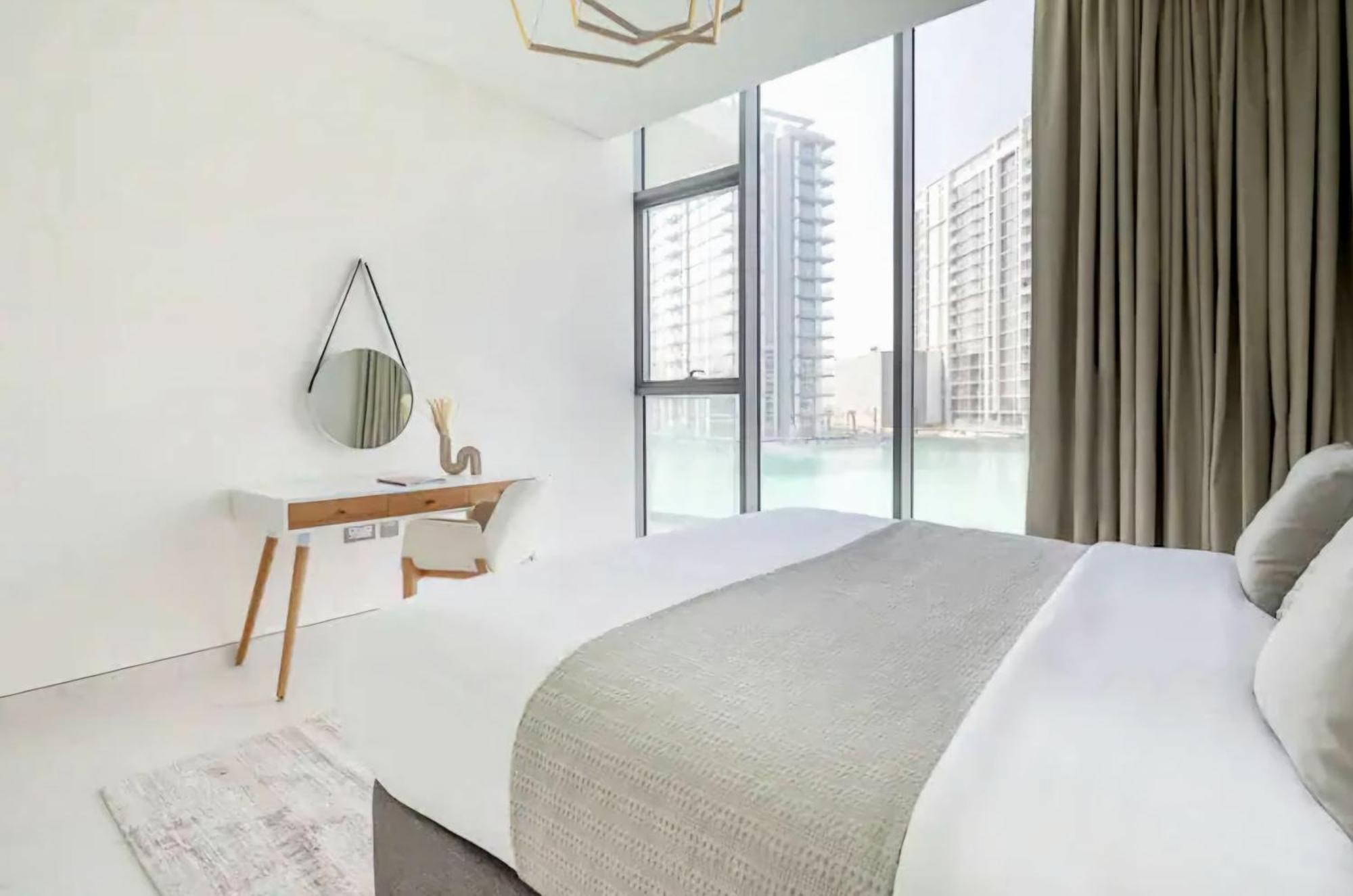 Luxury Waterfront 1br - Lagoon Escape Apartment Dubai