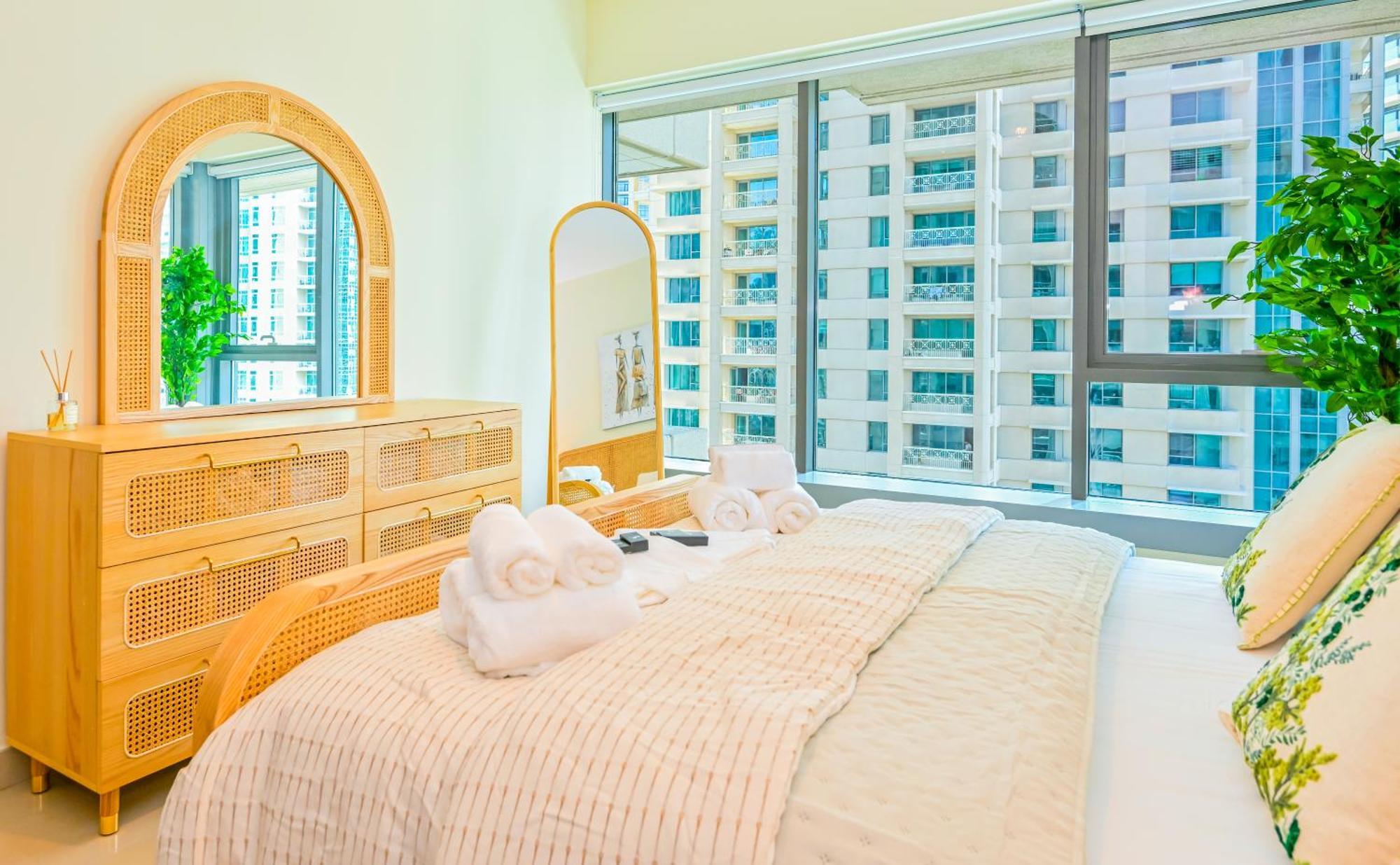 New 2br Stunning Burj & Fountain View Luxe Downtown * Dubai