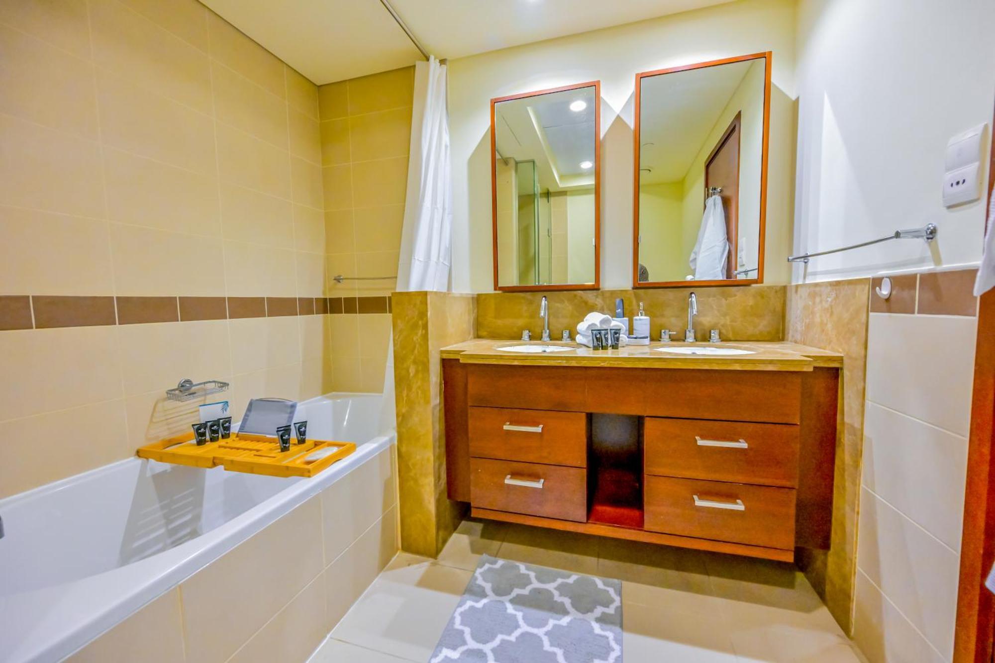New 2br Stunning Burj & Fountain View Luxe Downtown Apartment *