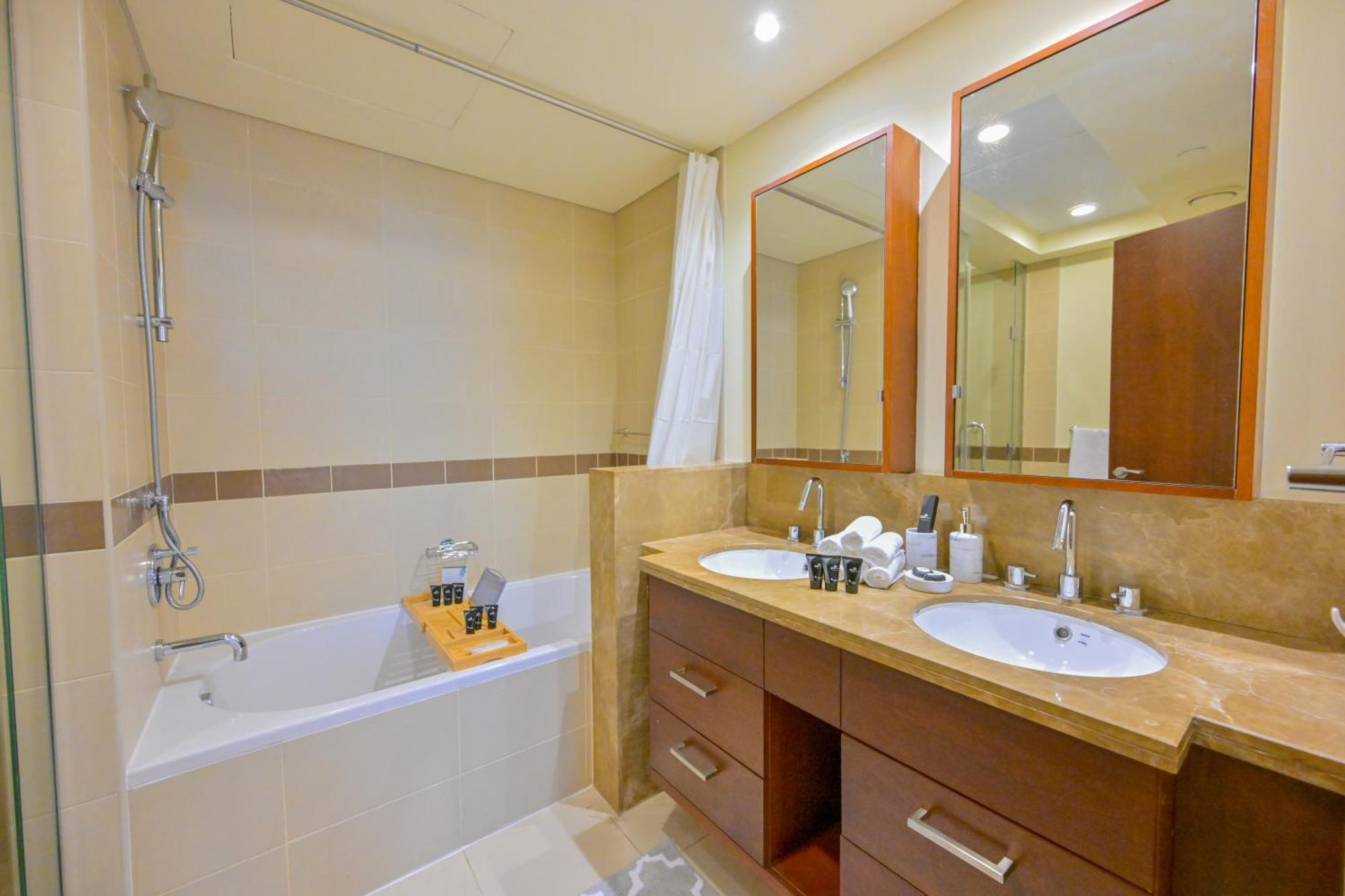 New 2br Stunning Burj & Fountain View Luxe Downtown Apartment *