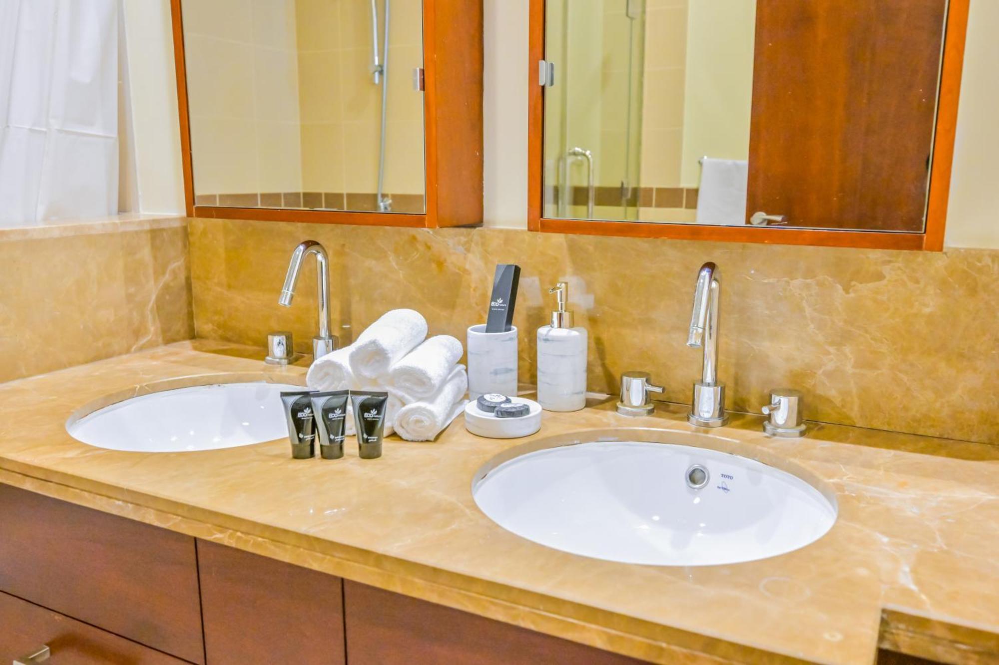 New 2br Stunning Burj & Fountain View Luxe Downtown Apartment *