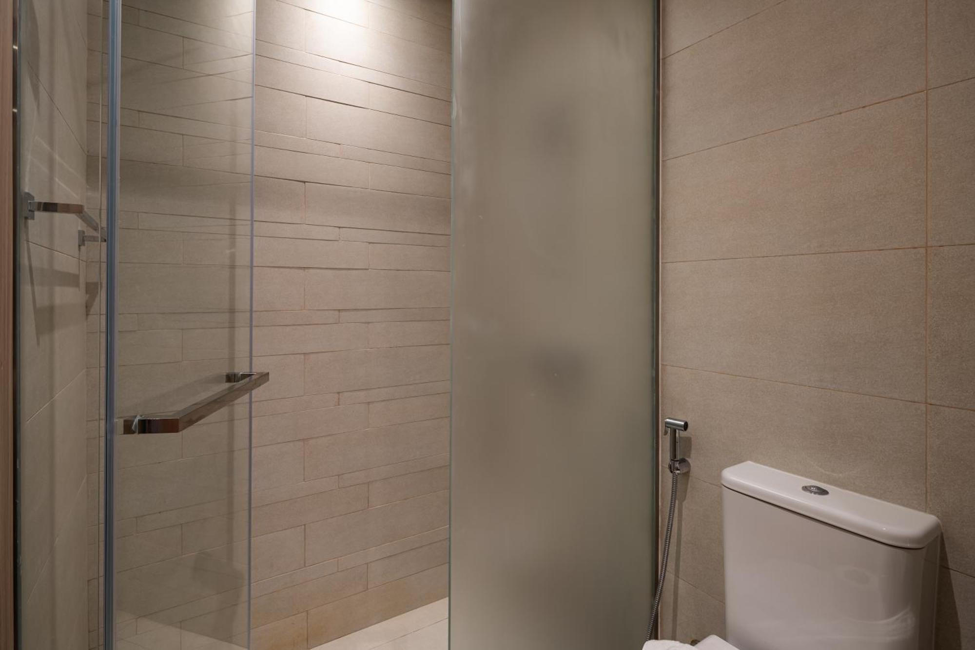 Brand-new Modern In Azizi Riviera One *