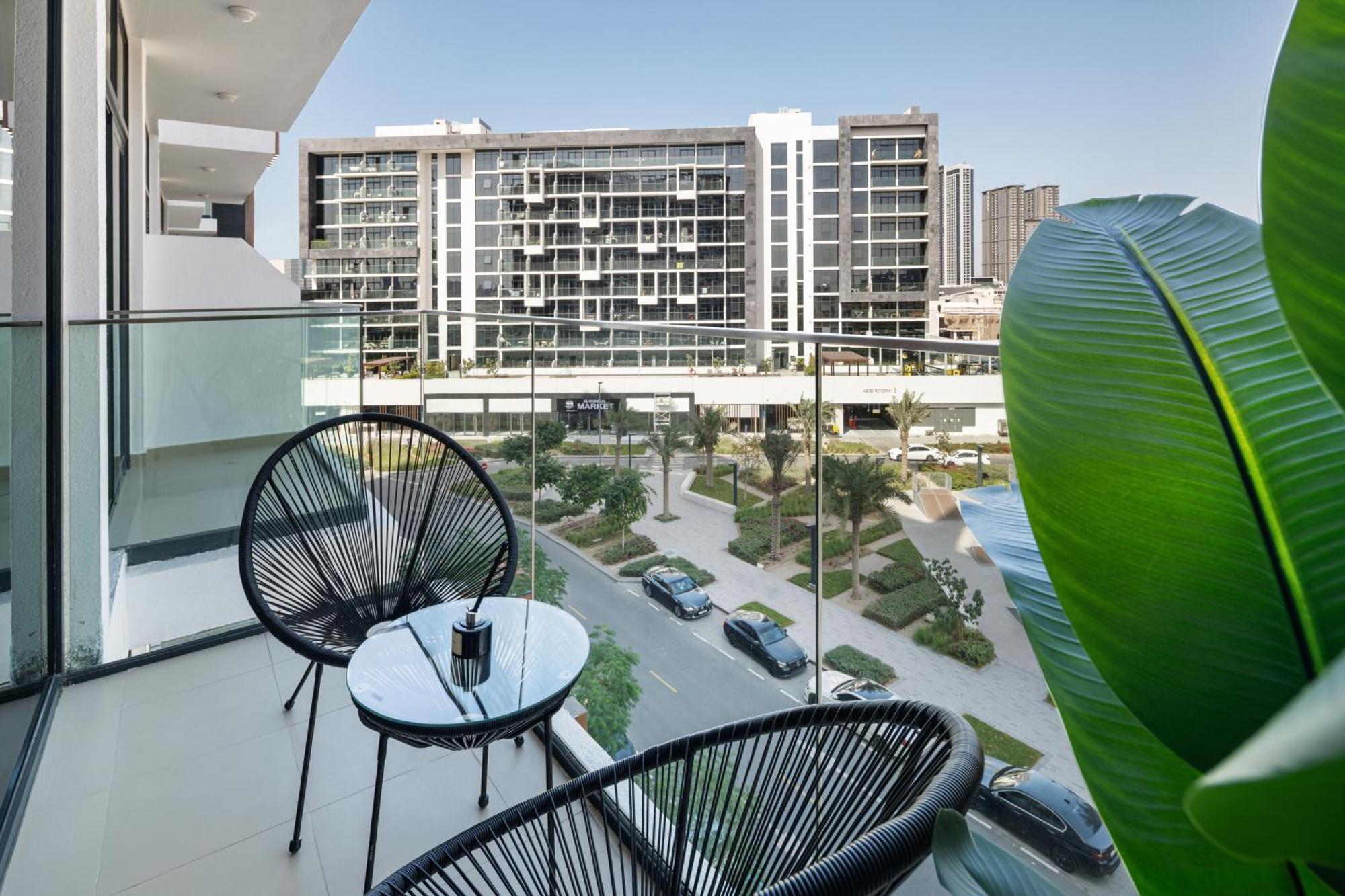 Brand-new Modern In Azizi Riviera One *