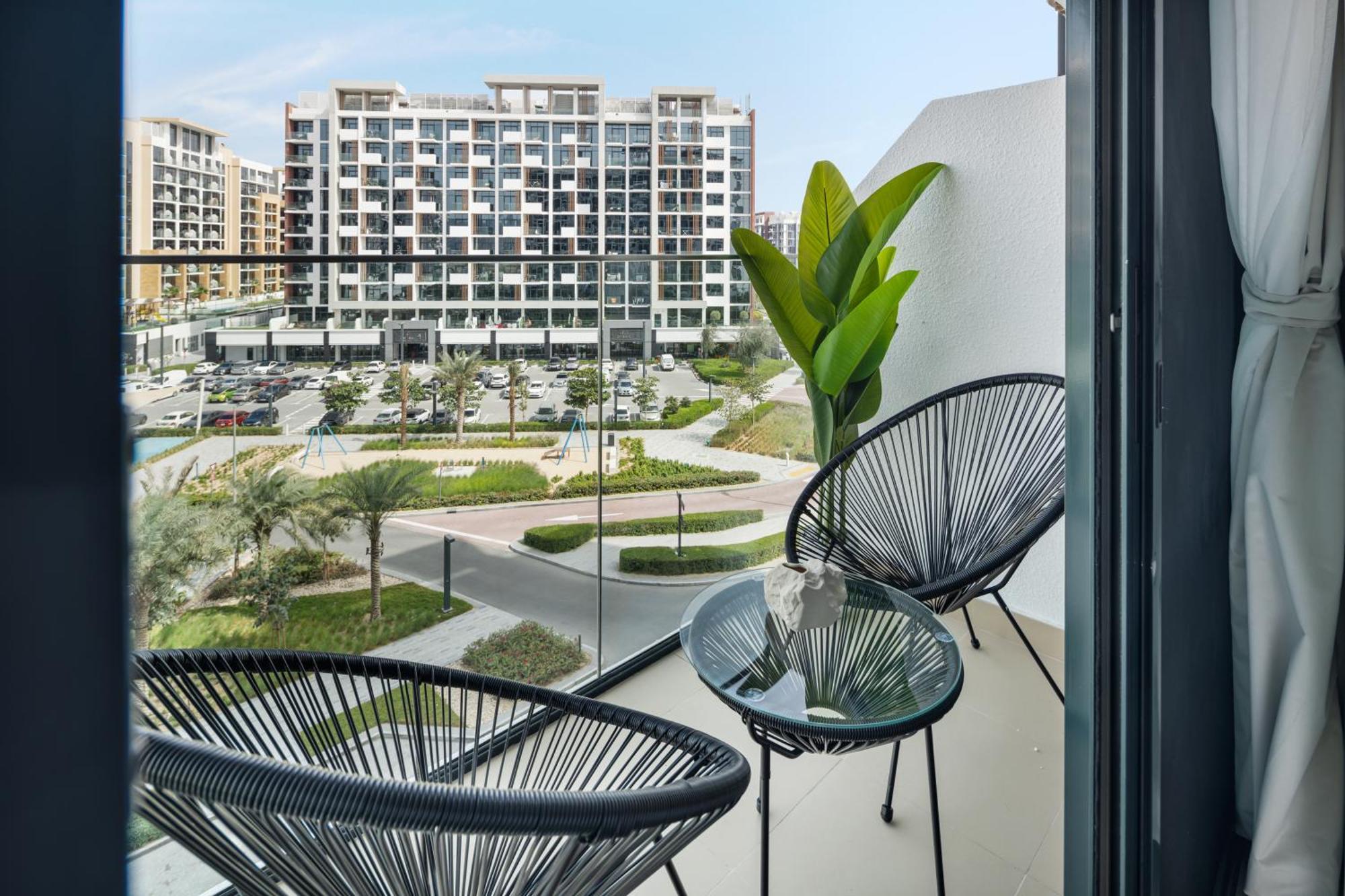 Apartment Brand-new Modern In Azizi Riviera One