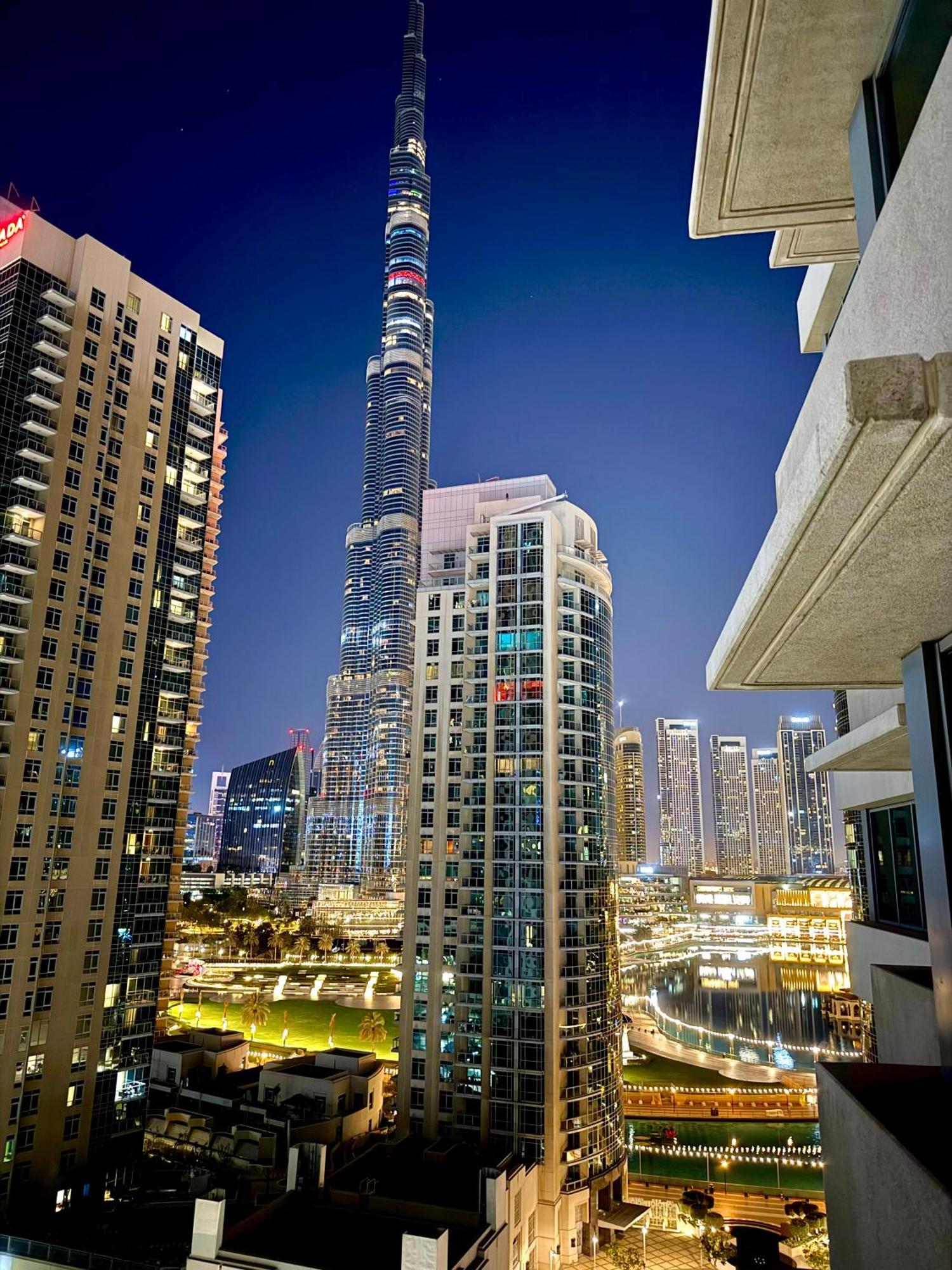 New 2br Stunning Burj & Fountain View Luxe Downtown Dubai
