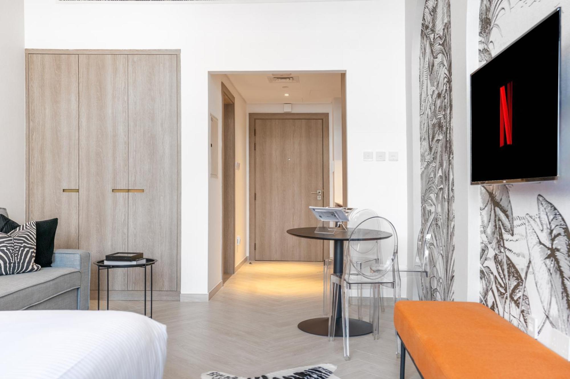Apartment Stylish Retreat Modern In Jvc