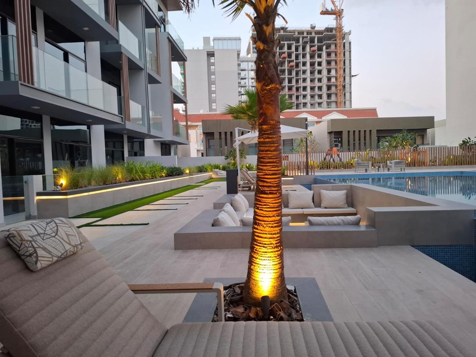 Apartment Stylish Retreat Modern In Jvc *