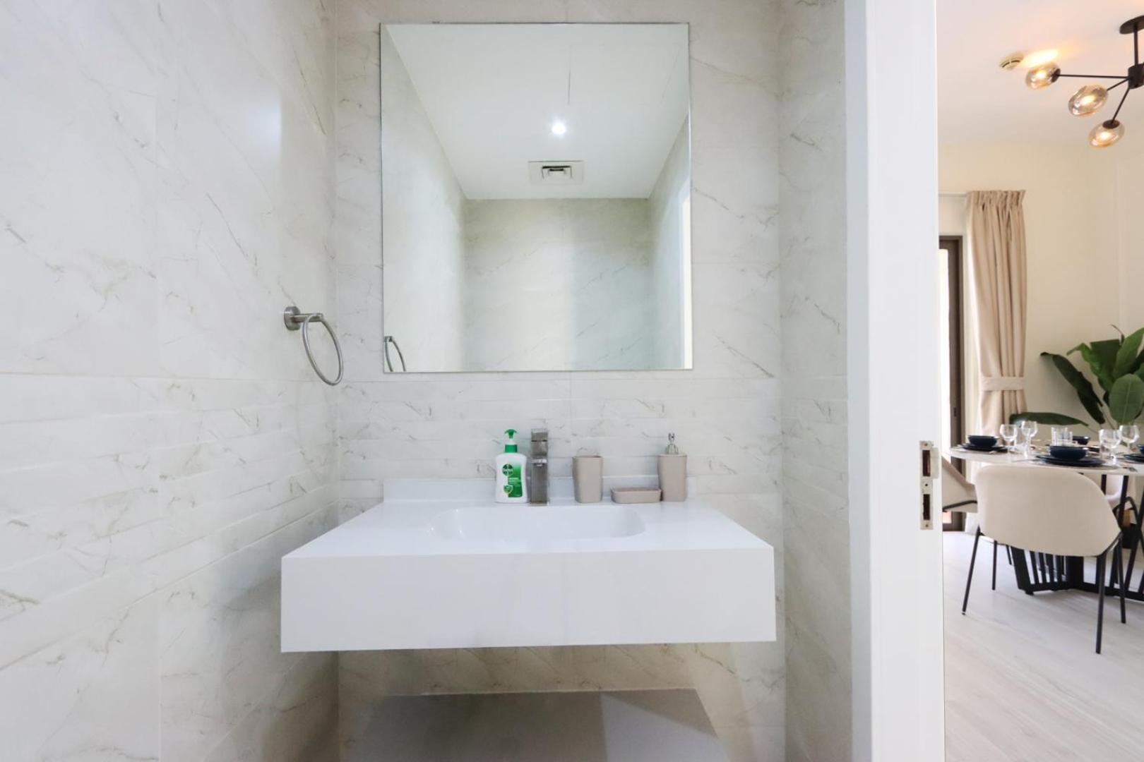 Apartment Livbnb - Upgraded 1bhk With Stunning Marina Views *
