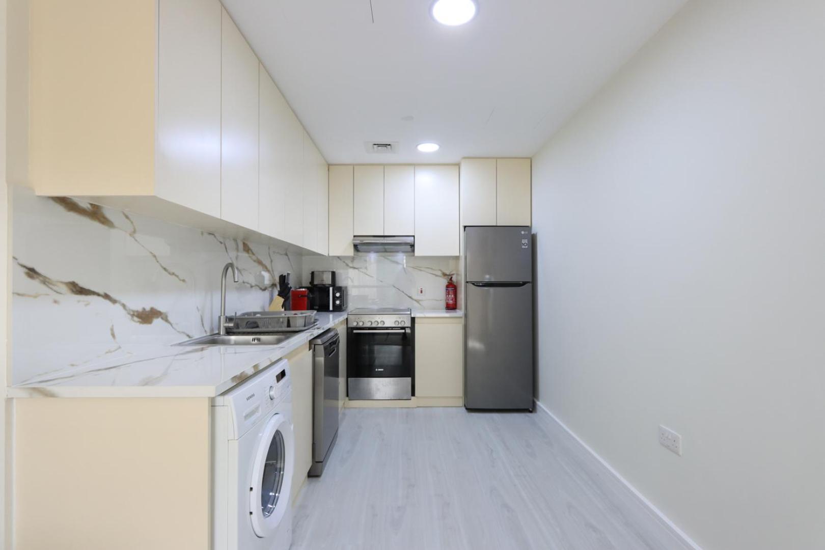 Livbnb - Upgraded 1bhk With Stunning Marina Views Apartment *