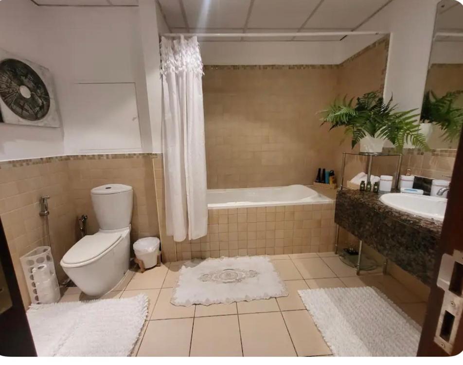 Homestay Beautiful Full Seaview Room In Jbr Dubai