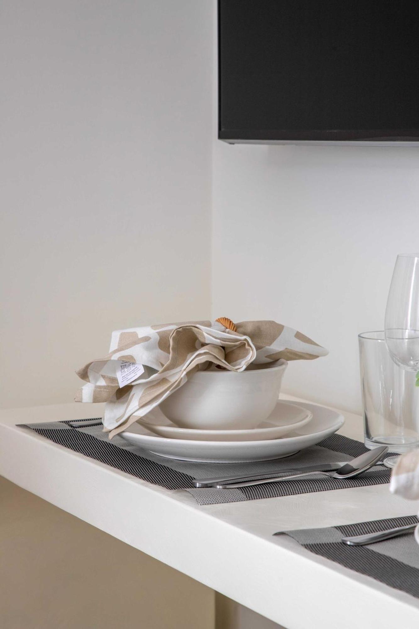 Frank Porter - Azizi Riviera 1 Apartment Dubai
