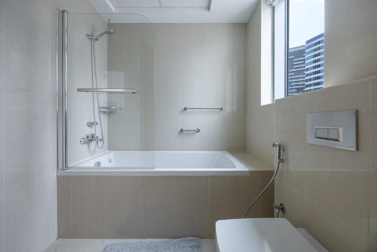 Luxury Downtown 1-bedroom With Burj Khalifa Views * Dubai