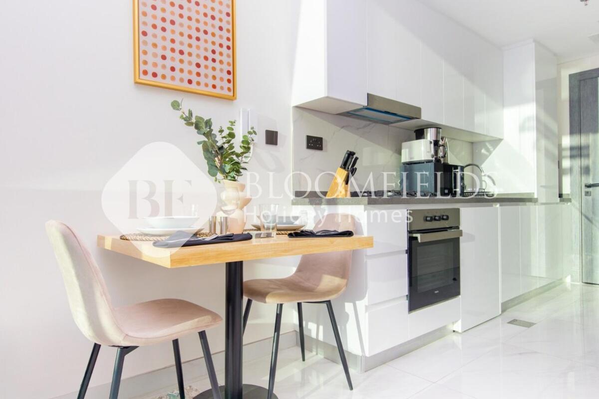 Bloomfields Charming Stu In Samana View Dubai