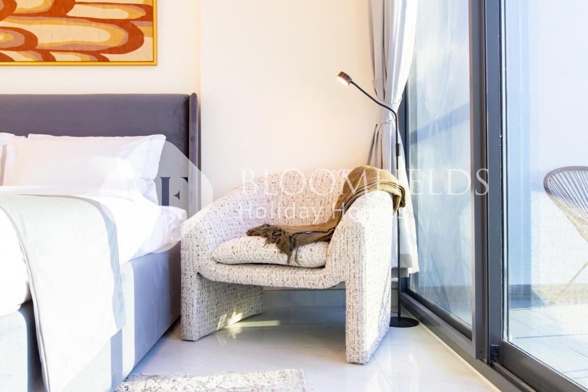 Apartment Bloomfields Charming Stu In Samana View Dubai