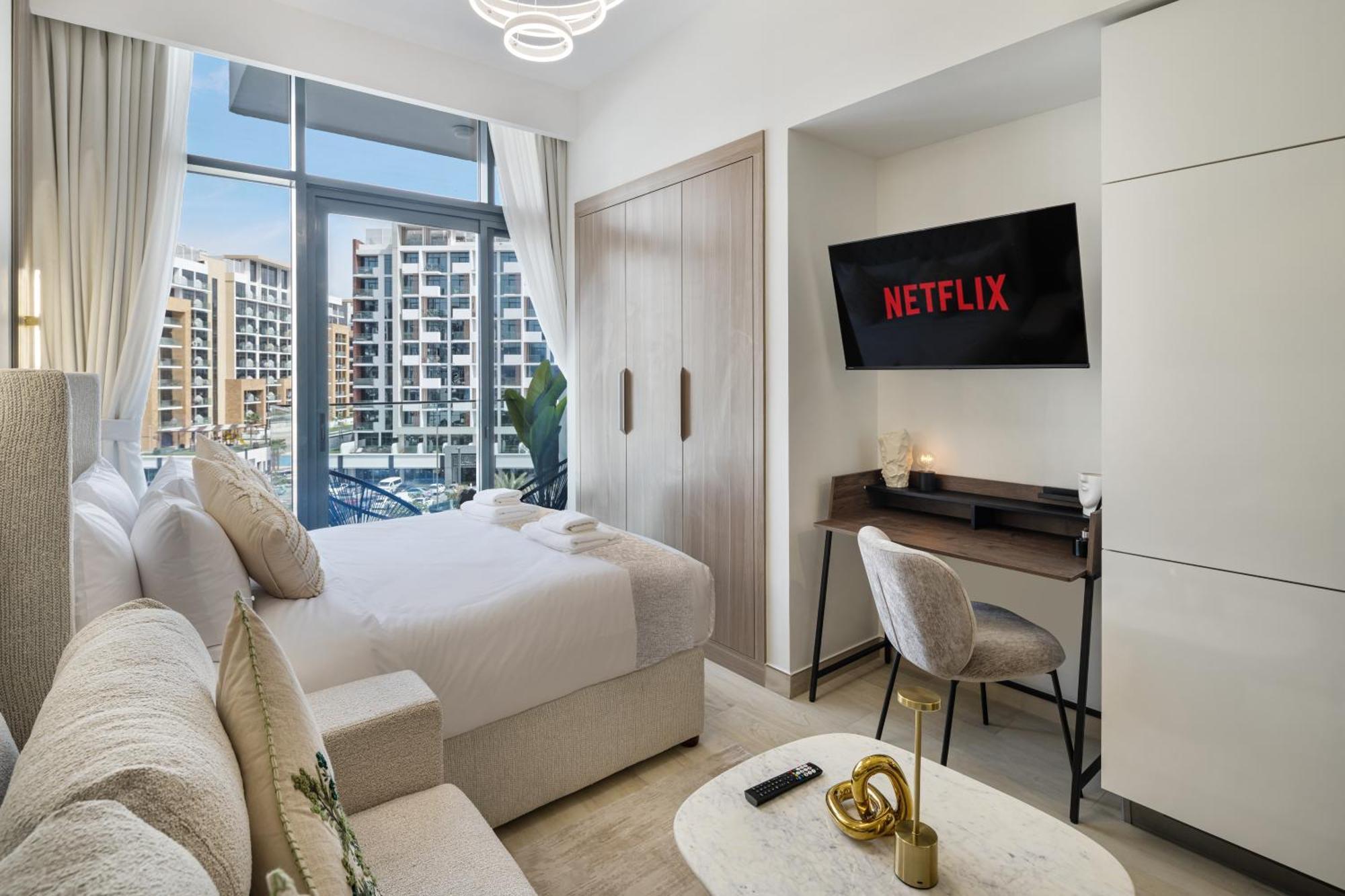 Brand-new Modern In Azizi Riviera One