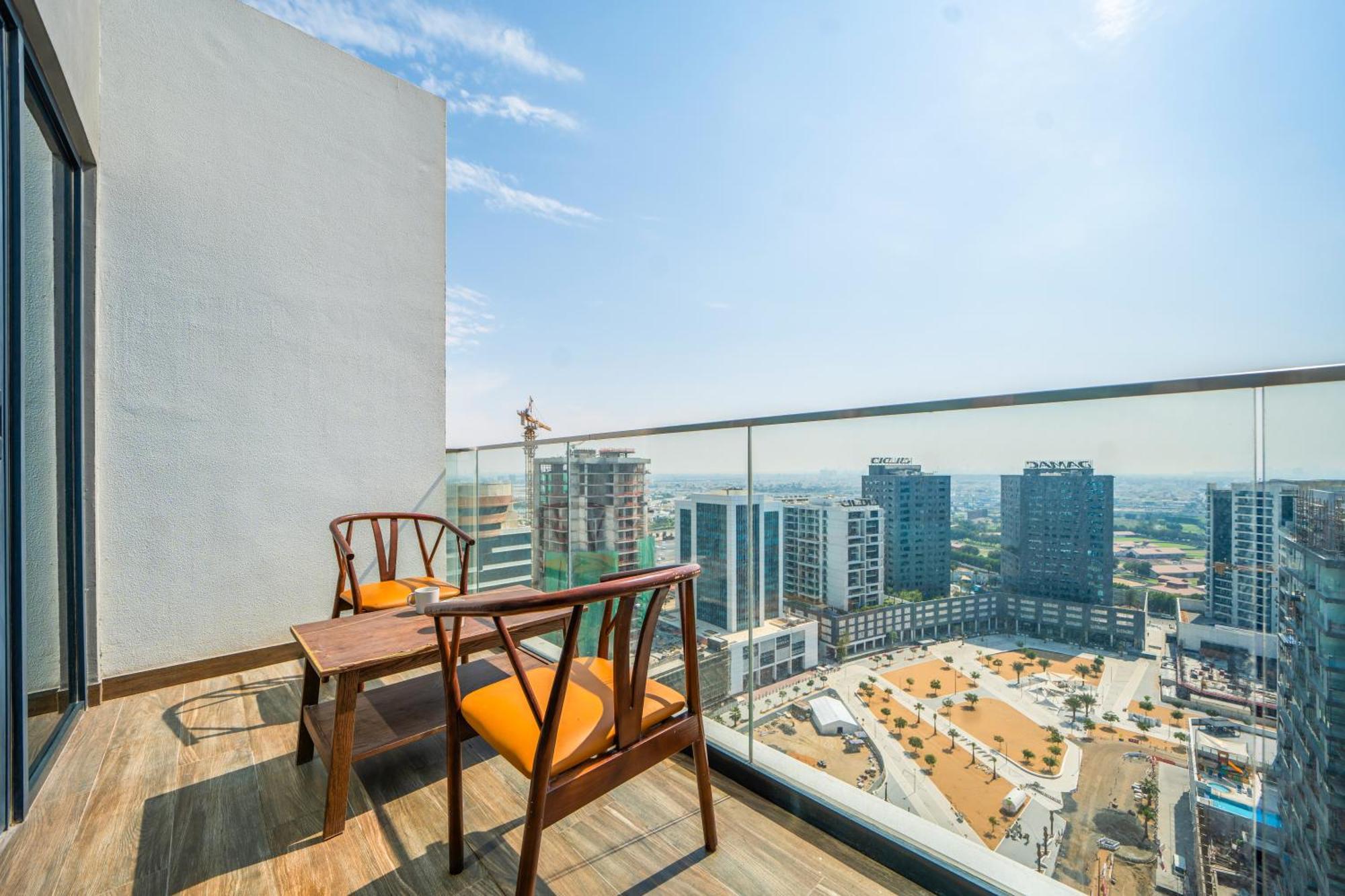Elegant With Pool & Gym Near Burj Khalifa & Racecourse Views Apartment