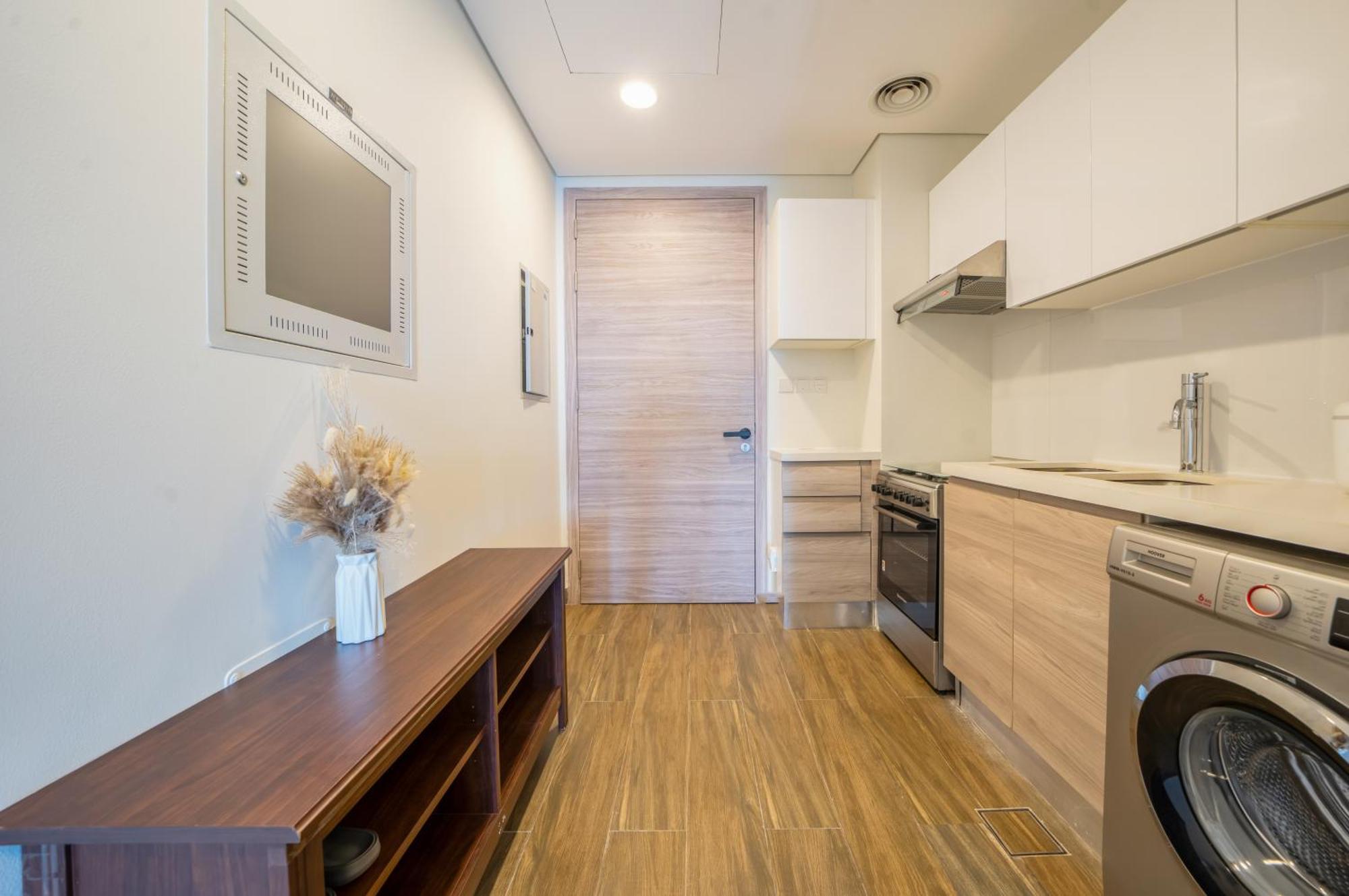 Elegant With Pool & Gym Near Burj Khalifa & Racecourse Views * Dubai