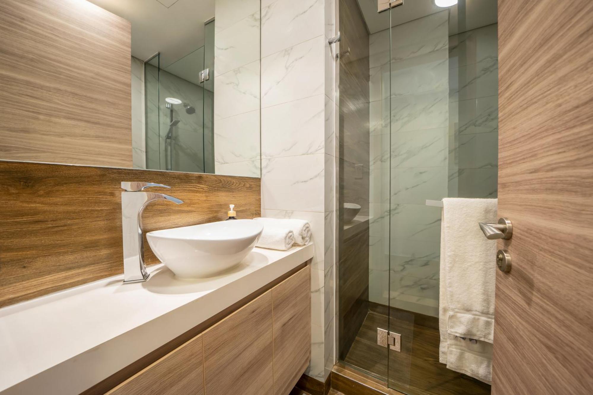 Elegant With Pool & Gym Near Burj Khalifa & Racecourse Views * Dubai