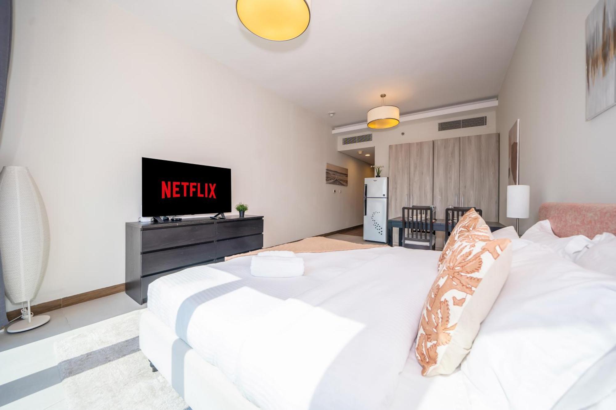 Elegant With Pool & Gym Near Burj Khalifa & Racecourse Views Apartment *