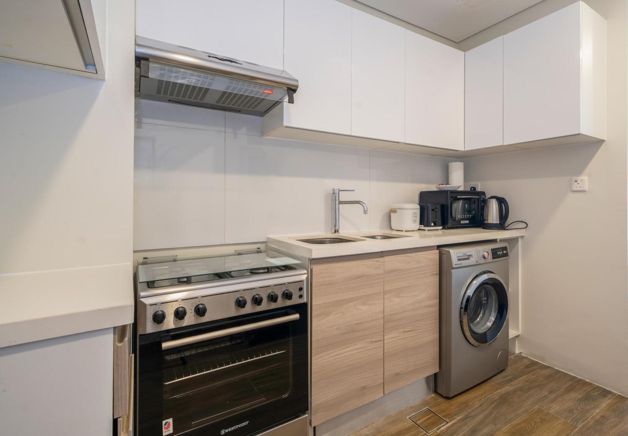 Apartment Elegant With Pool & Gym Near Burj Khalifa & Racecourse Views