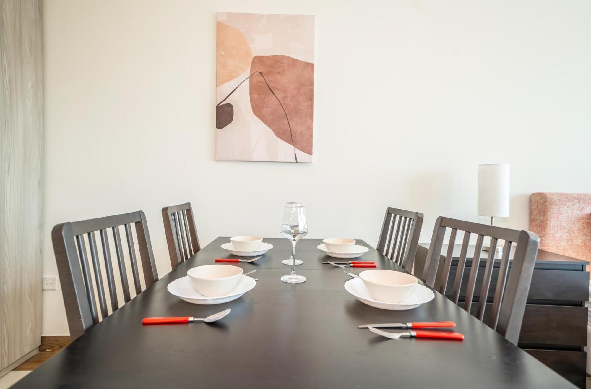 Elegant With Pool & Gym Near Burj Khalifa & Racecourse Views Apartment Dubai
