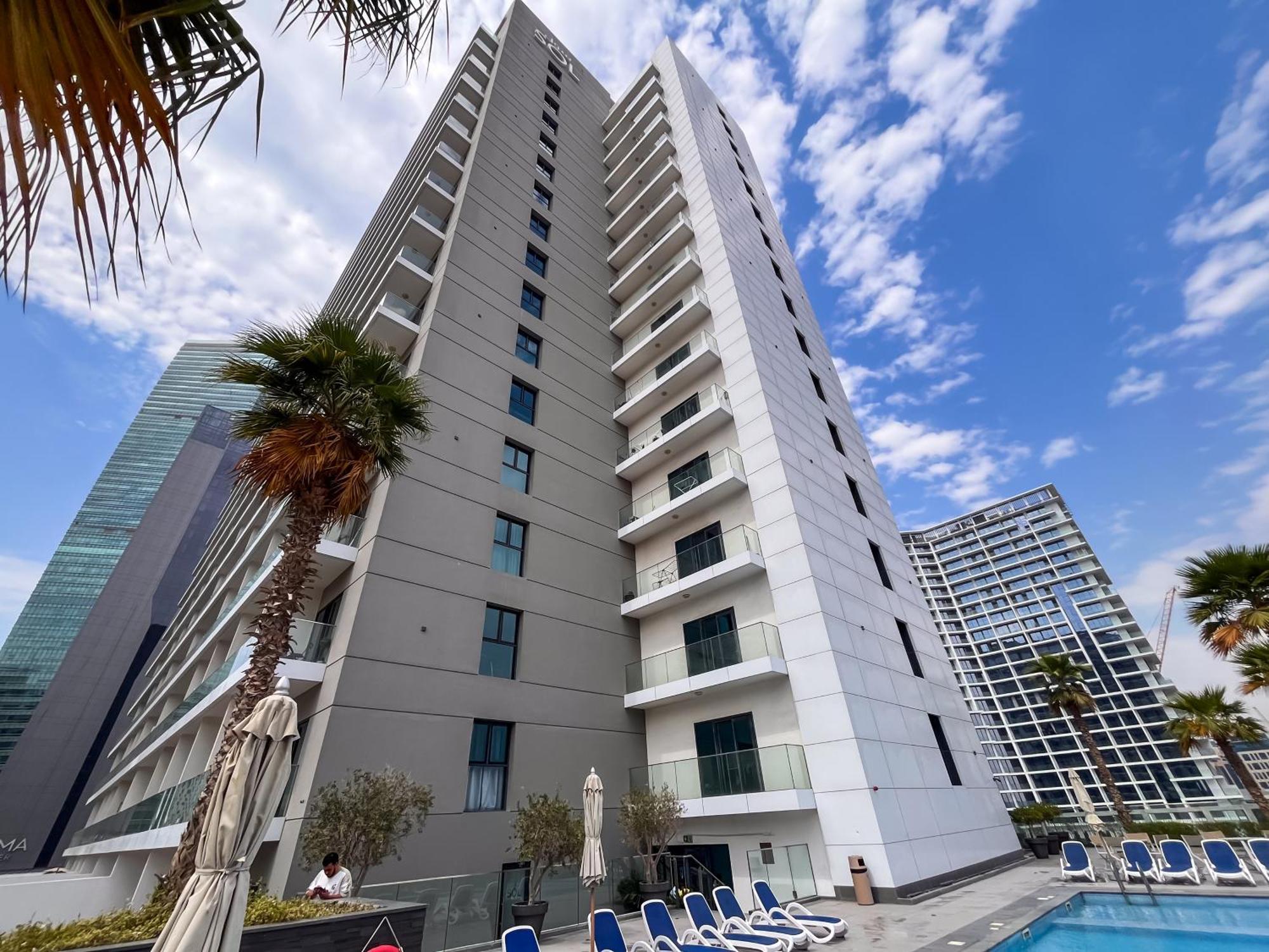 Apartment Elegant With Pool & Gym Near Burj Khalifa & Racecourse Views