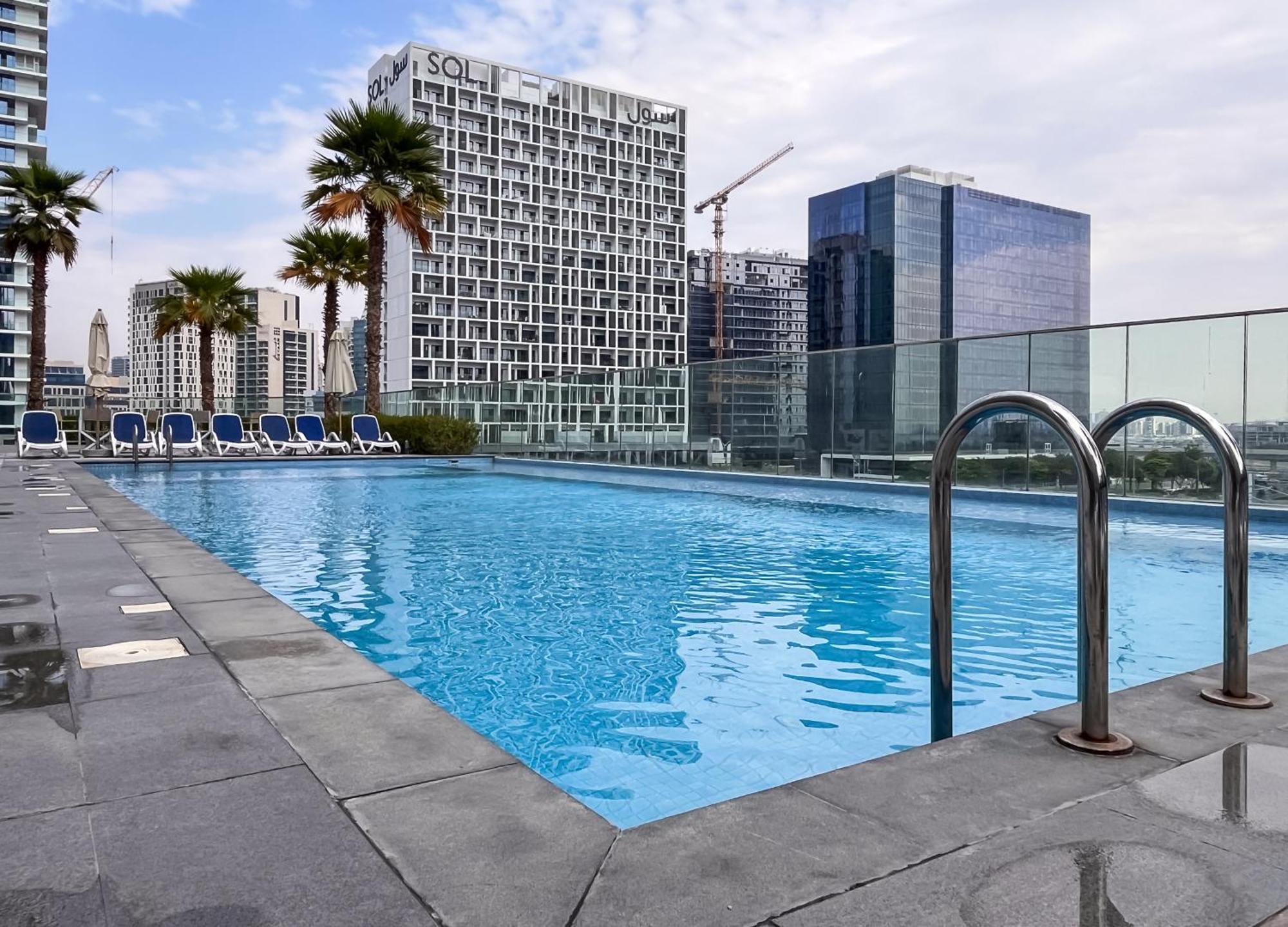 Elegant With Pool & Gym Near Burj Khalifa & Racecourse Views