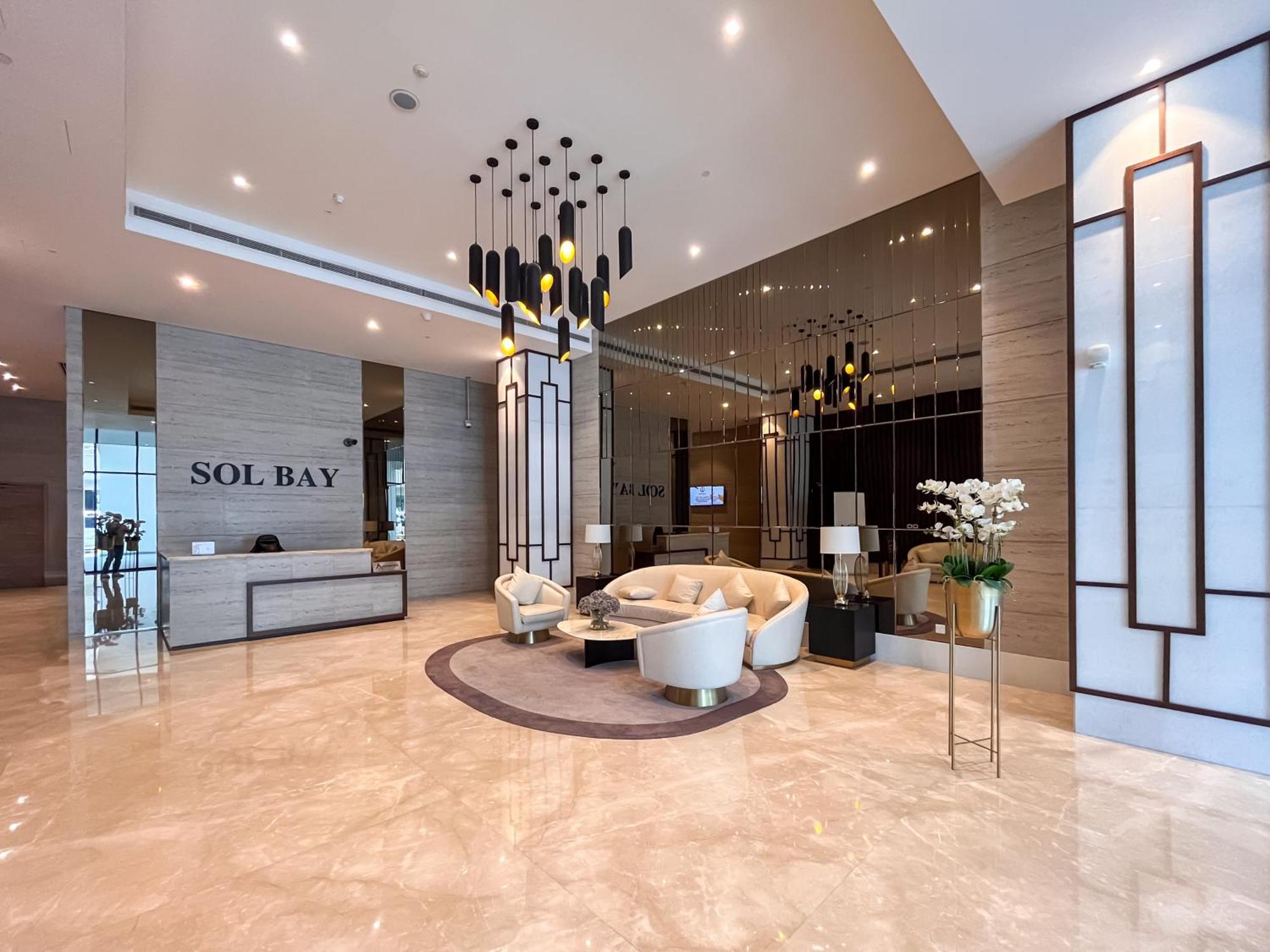 Apartment Elegant With Pool & Gym Near Burj Khalifa & Racecourse Views *