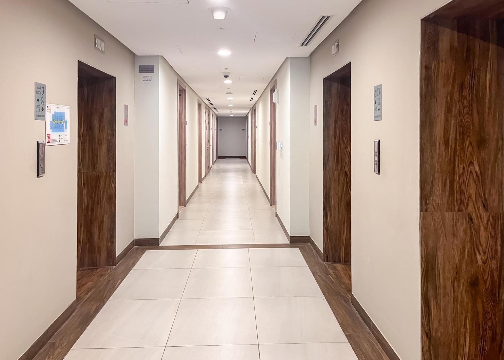 Apartment Elegant With Pool & Gym Near Burj Khalifa & Racecourse Views Dubai