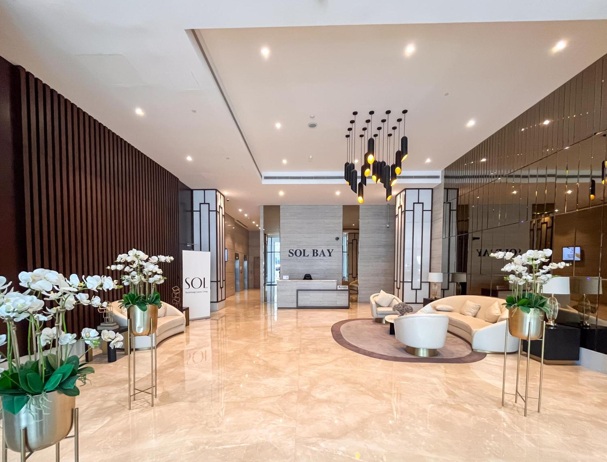 Elegant With Pool & Gym Near Burj Khalifa & Racecourse Views Apartment *
