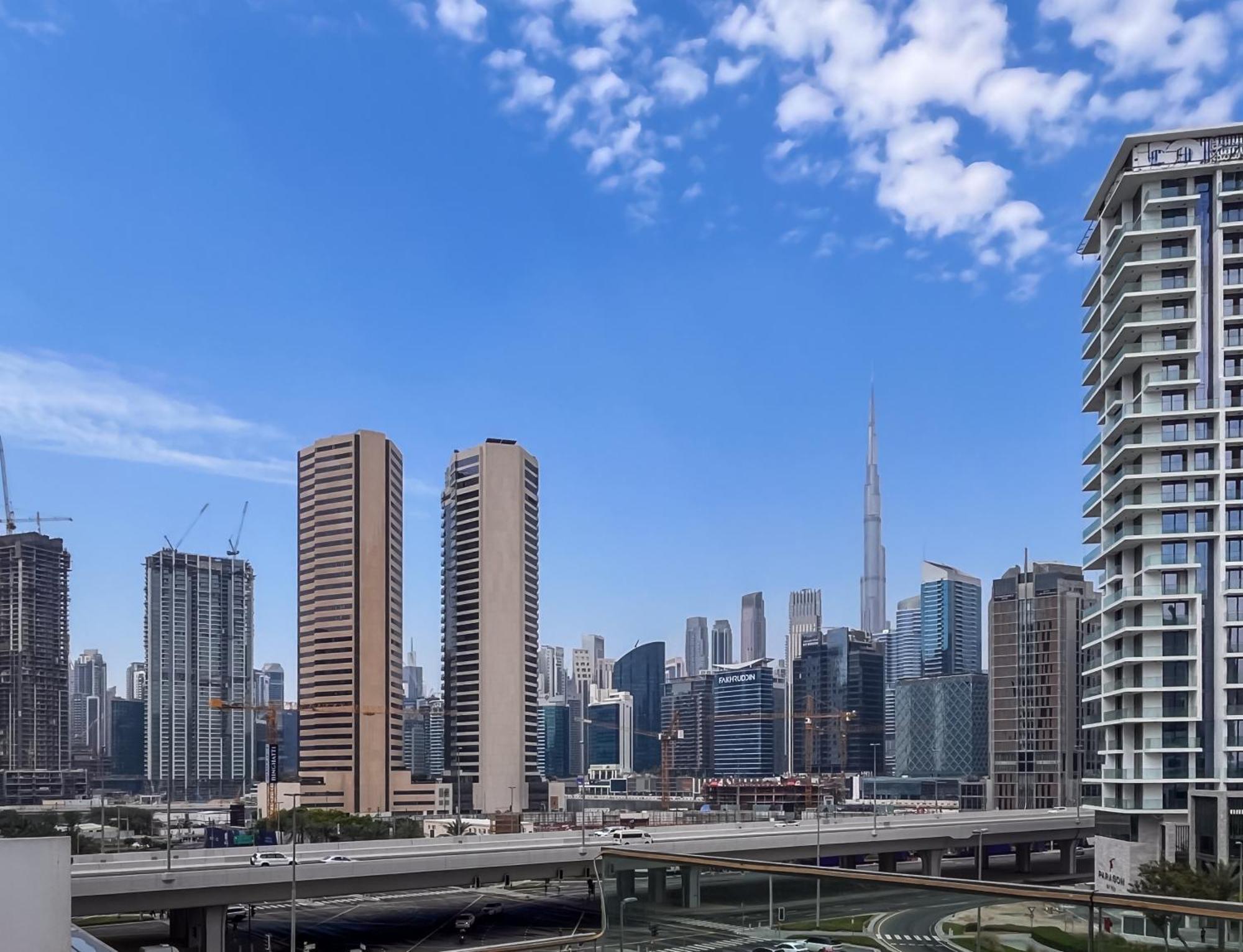 Elegant With Pool & Gym Near Burj Khalifa & Racecourse Views * Dubai
