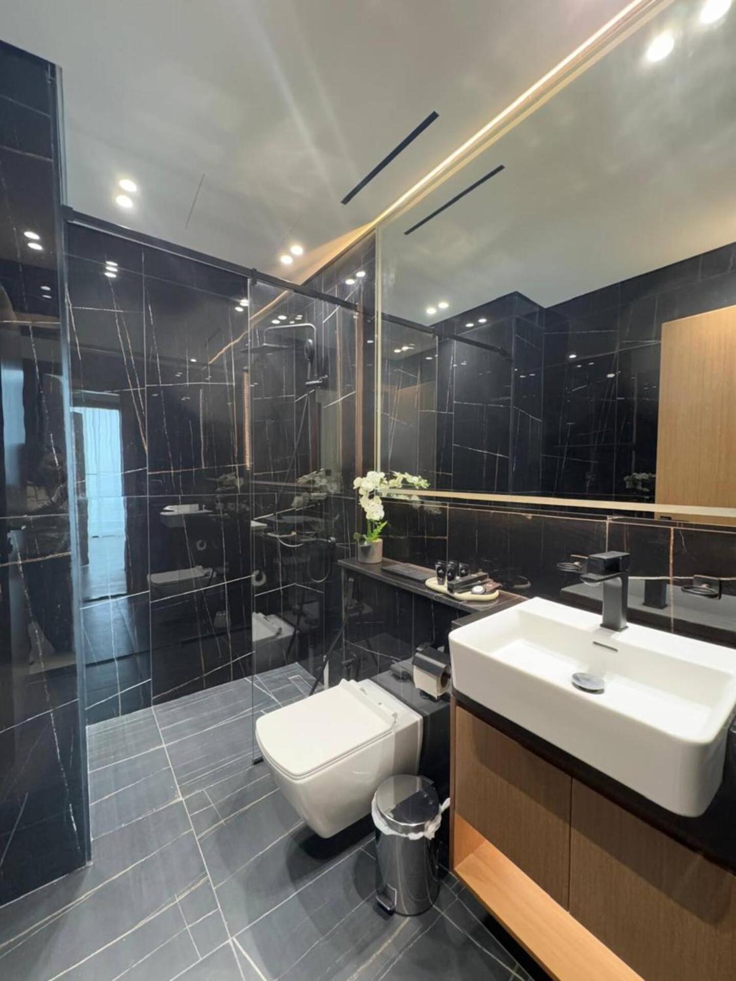 Beautiful 2br In Jvc With Private Pool * Dubai