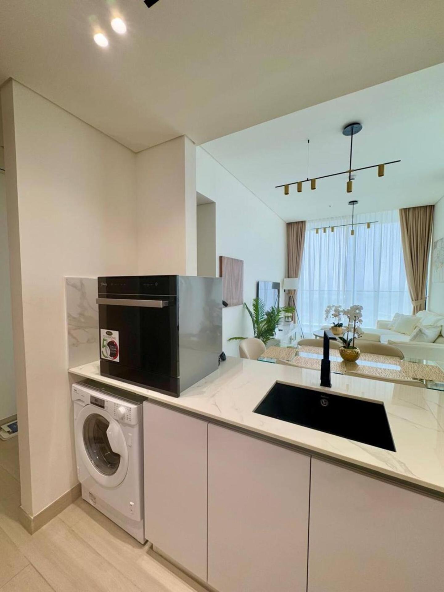 Beautiful 2br In Jvc With Private Pool * Dubai