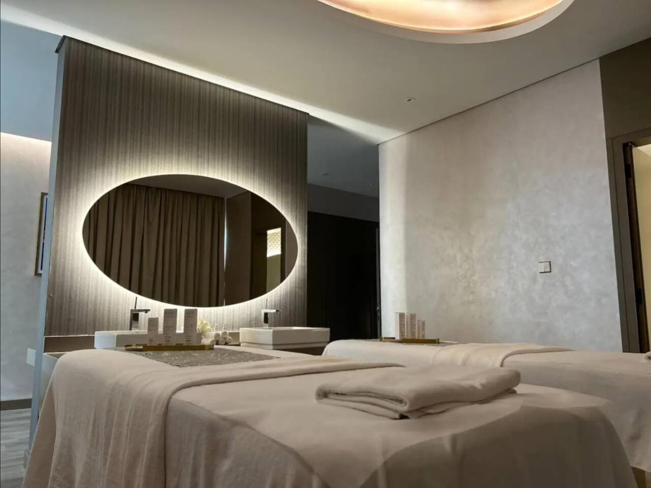 5 Star Rooftop Infinity Pool With Burj Khalifa Views Apartment