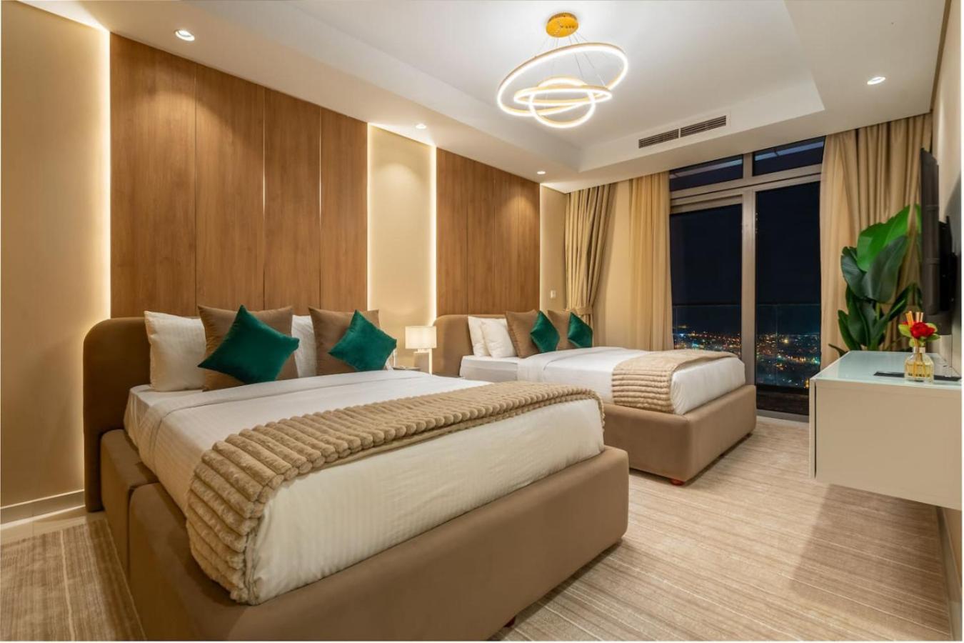 5 Star Rooftop Infinity Pool With Burj Khalifa Views Apartment *